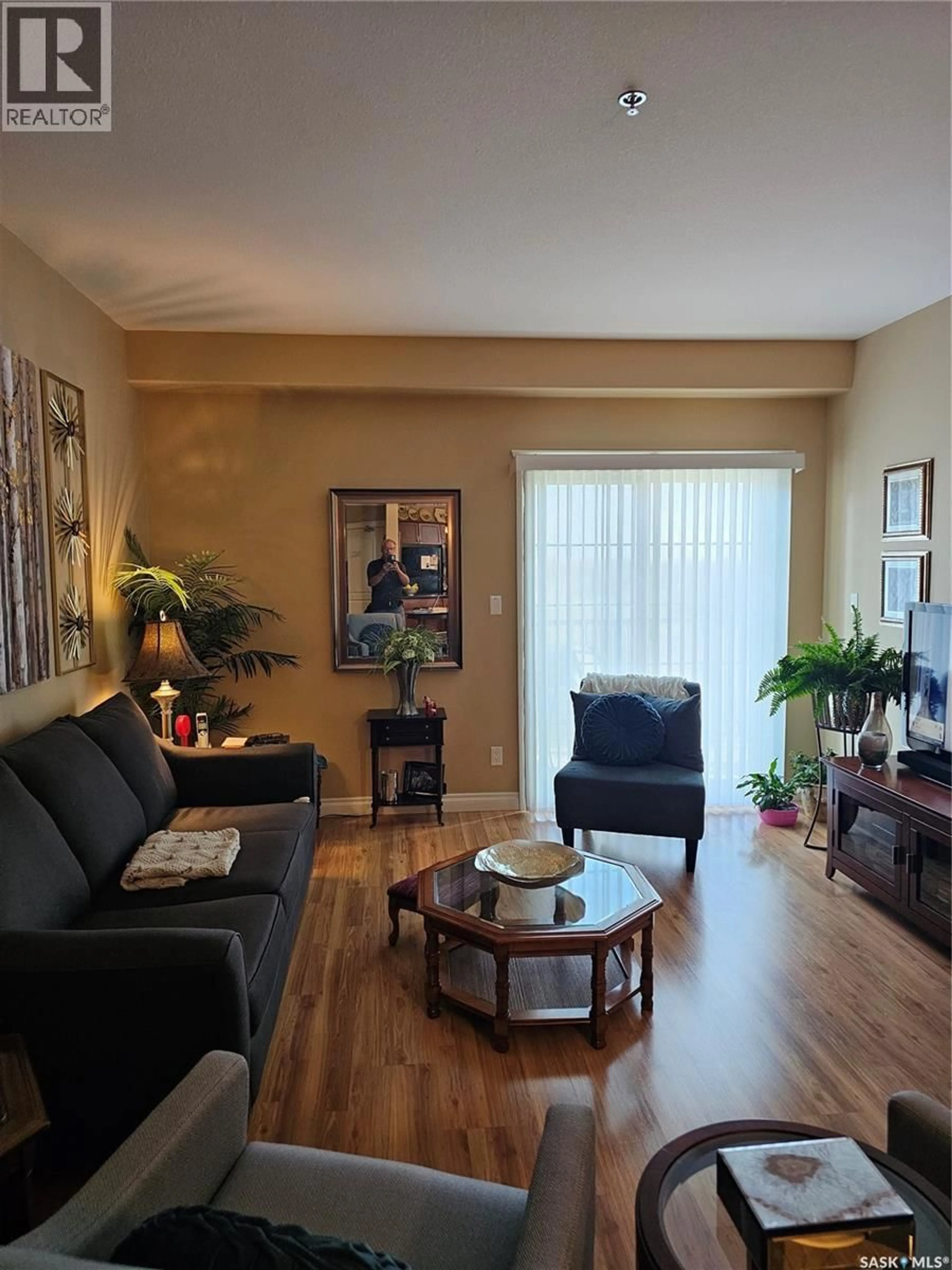 Living room with furniture, wood/laminate floor for 310 333 NELSON ROAD, Saskatoon Saskatchewan S7S1P2