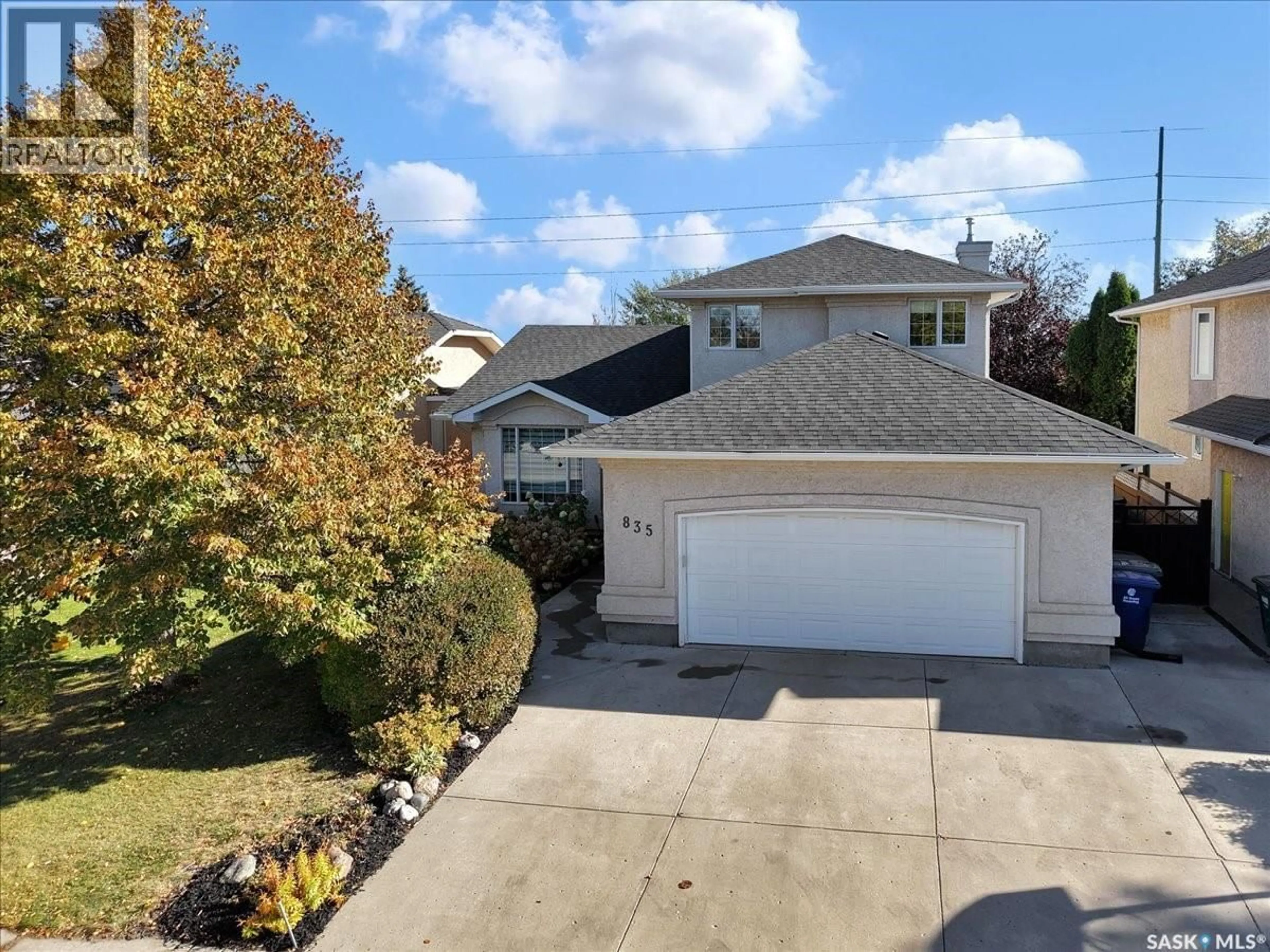 A pic from outside/outdoor area/front of a property/back of a property/a pic from drone, street for 835 SWAN CRESCENT, Saskatoon Saskatchewan S7J5C7