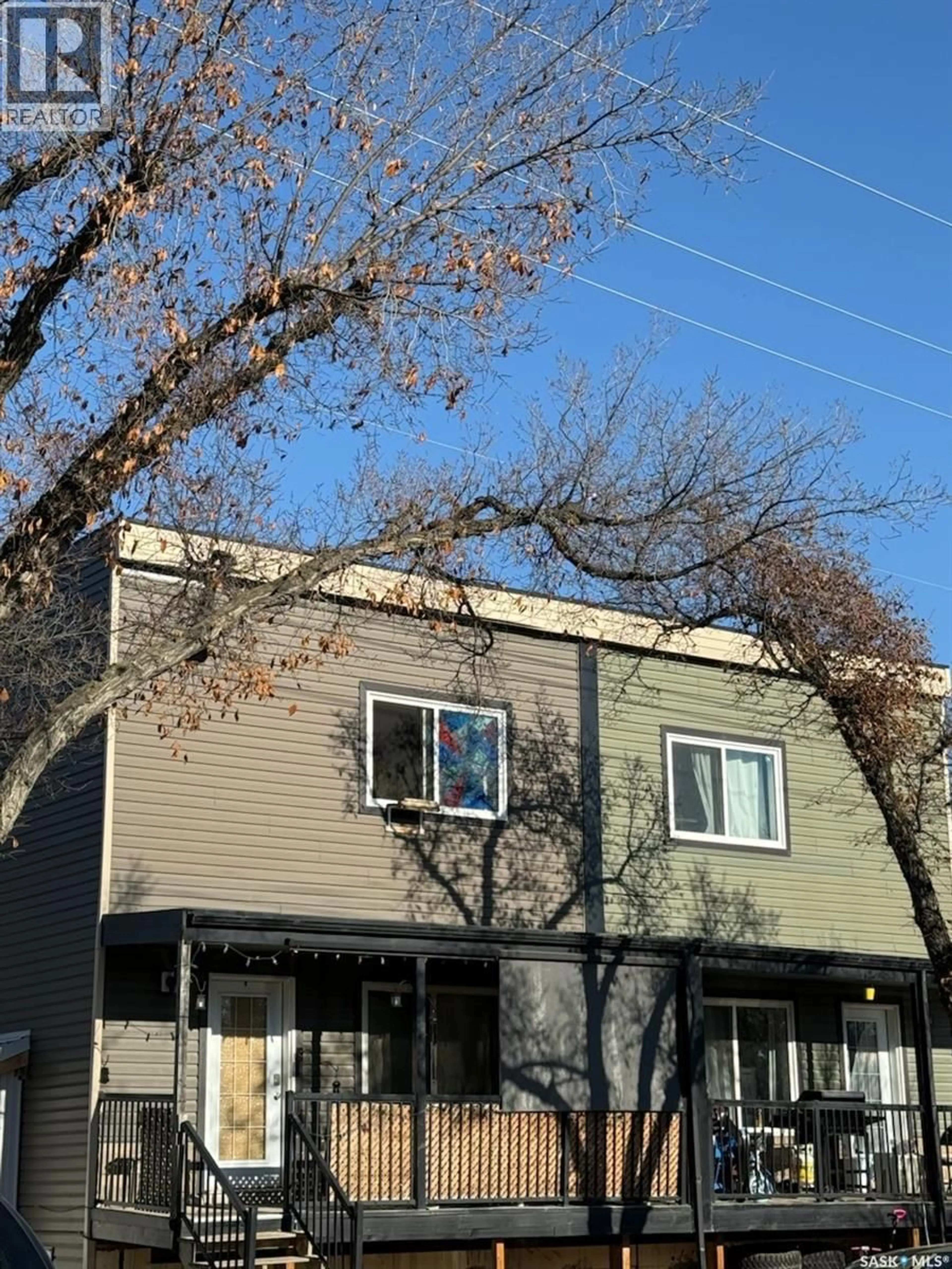 Home with vinyl exterior material, building for 118 5TH AVENUE, Kindersley Saskatchewan S0L1S0