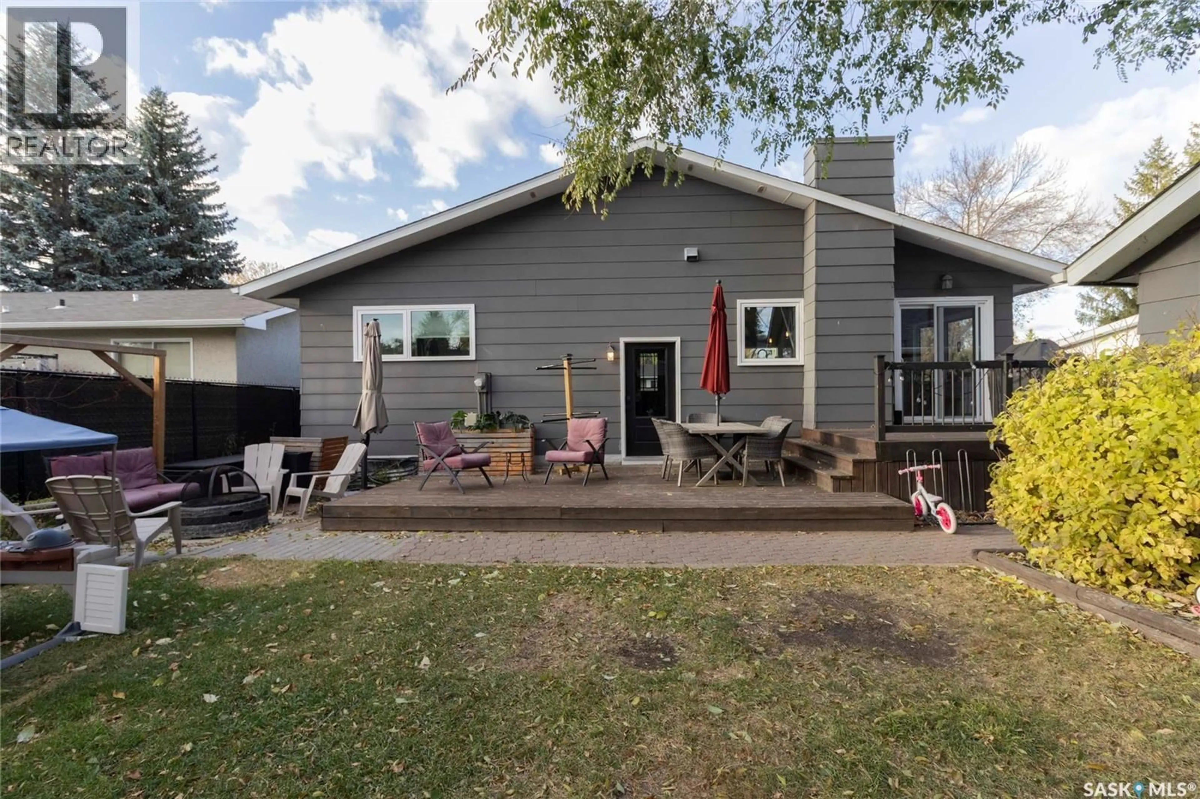 Home with vinyl exterior material, street for 543 REDBERRY ROAD, Saskatoon Saskatchewan S7K4S2