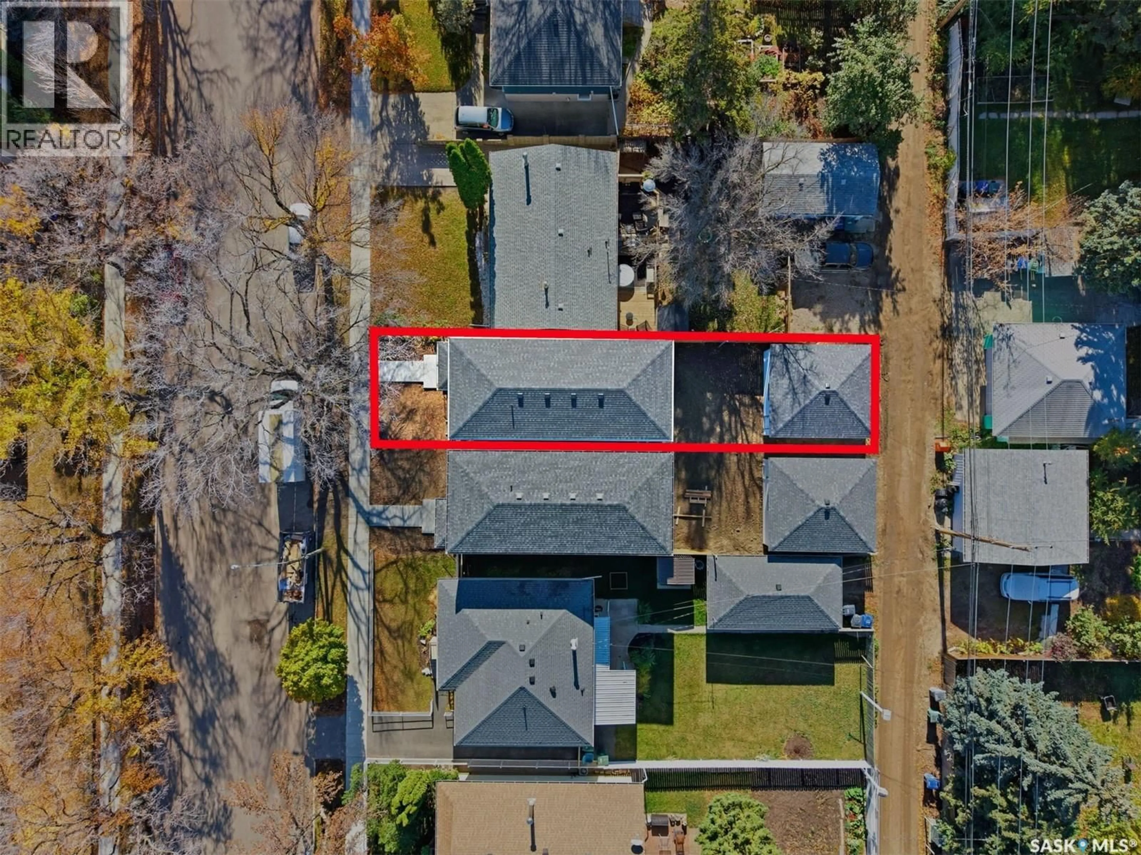 A pic from outside/outdoor area/front of a property/back of a property/a pic from drone, street for 1914 HERMAN AVENUE, Saskatoon Saskatchewan S7M0M8