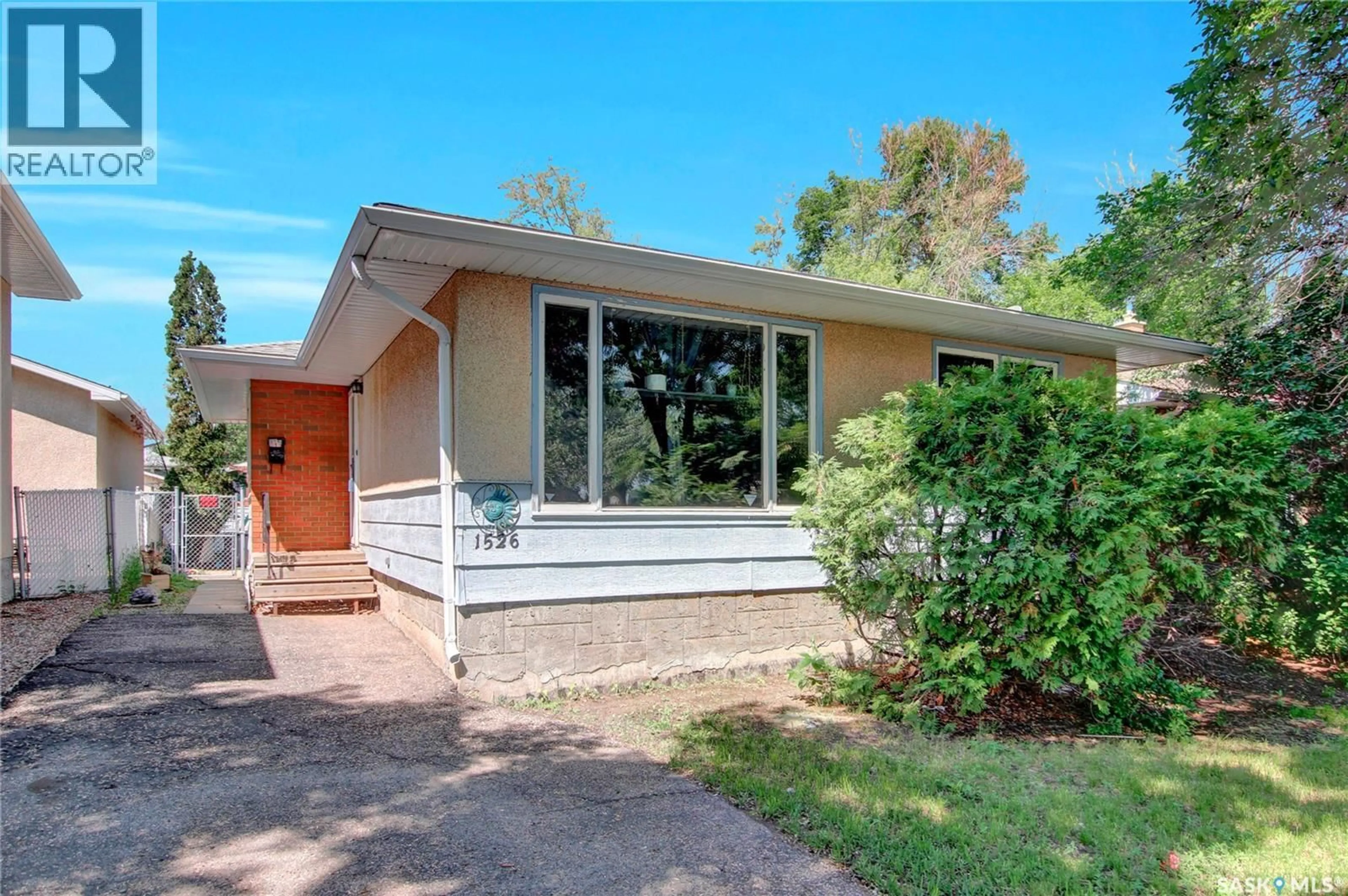 Home with vinyl exterior material, street for 1526 OXFORD STREET, Regina Saskatchewan S4N4M1