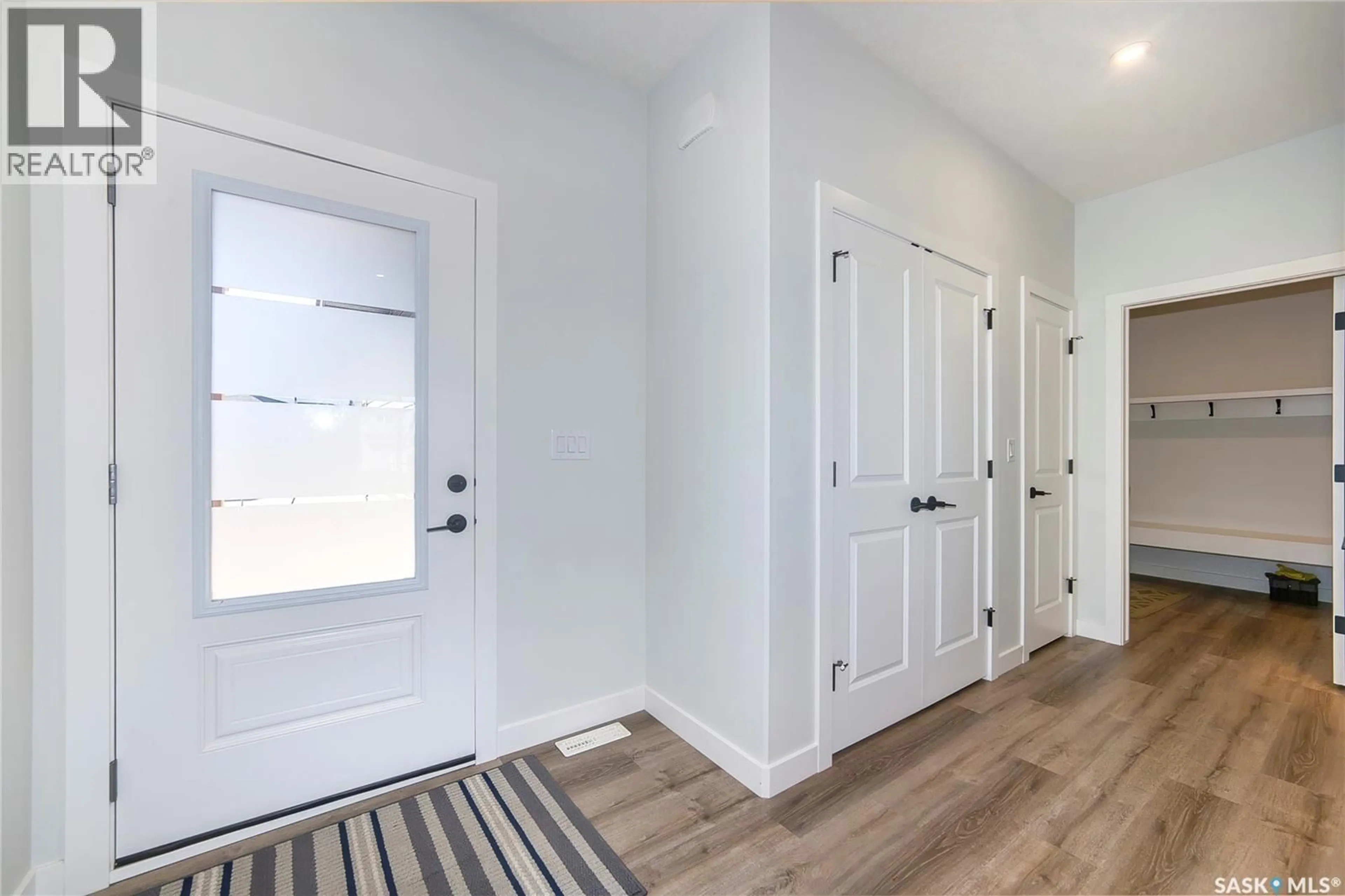 Indoor entryway for 259 PRASAD MANOR, Saskatoon Saskatchewan S7V1L4