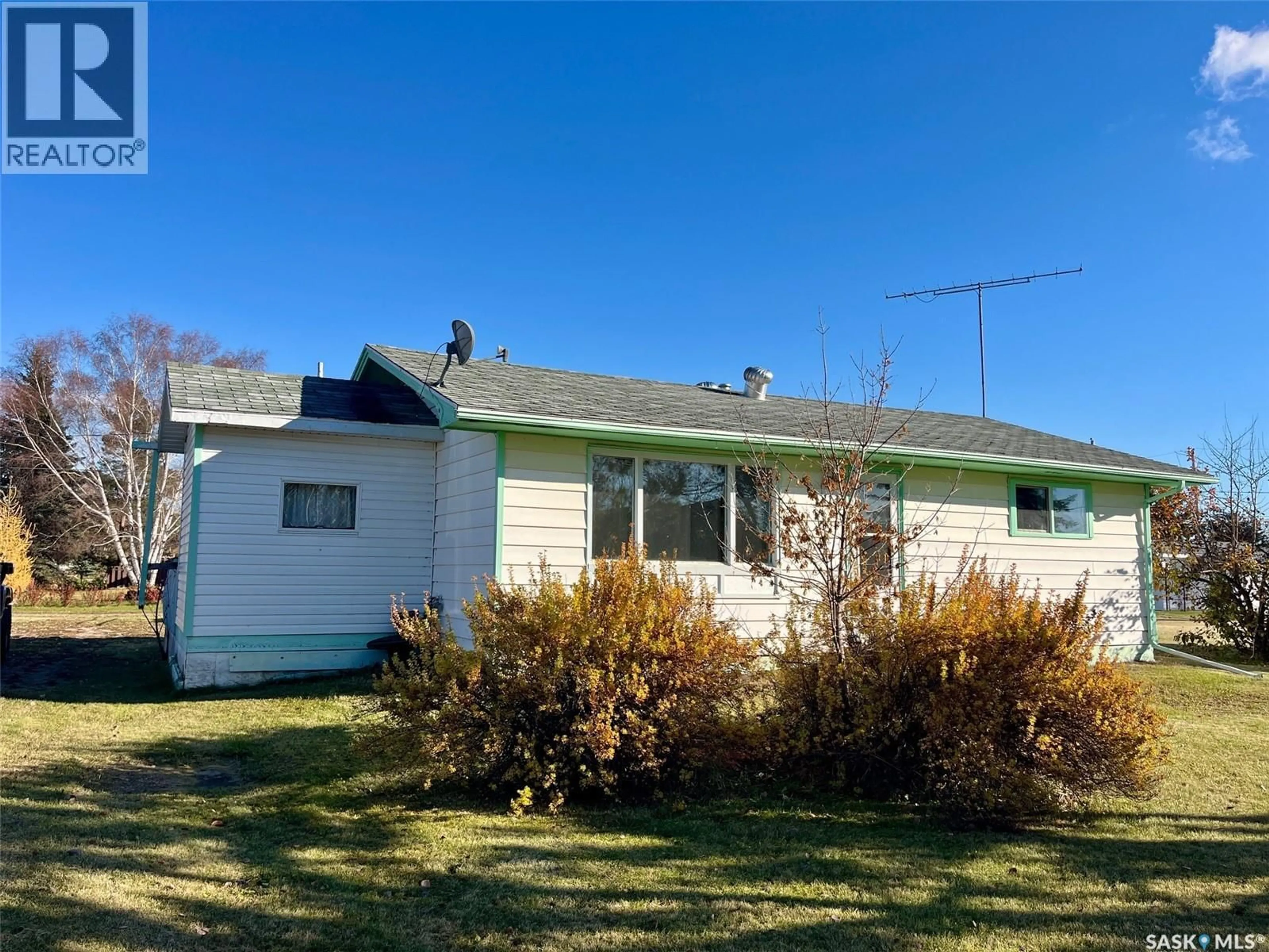 Home with vinyl exterior material, street for 113 1ST STREET, Smeaton Saskatchewan S0J2J0