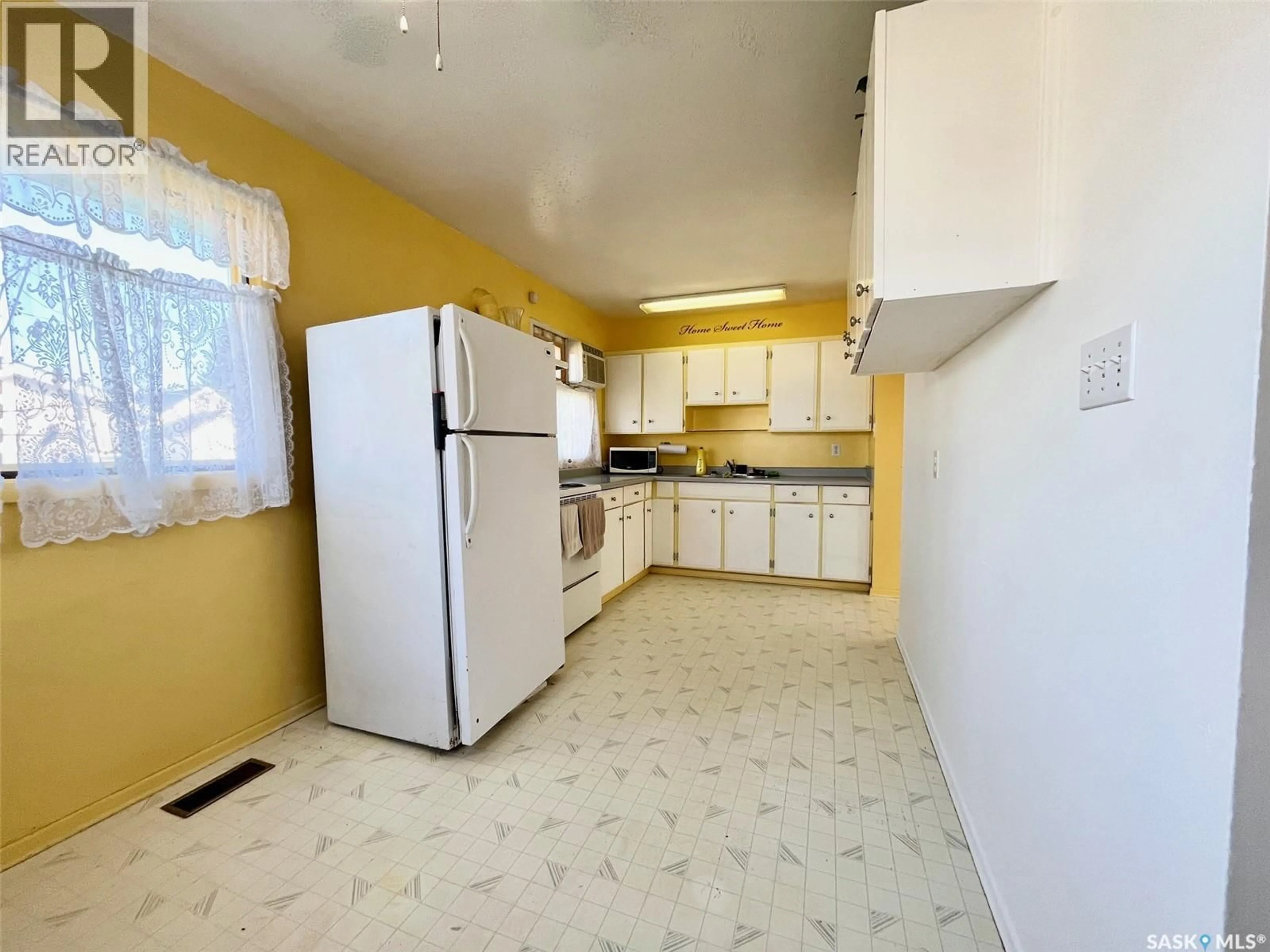 Standard kitchen, unknown for 113 1ST STREET, Smeaton Saskatchewan S0J2J0