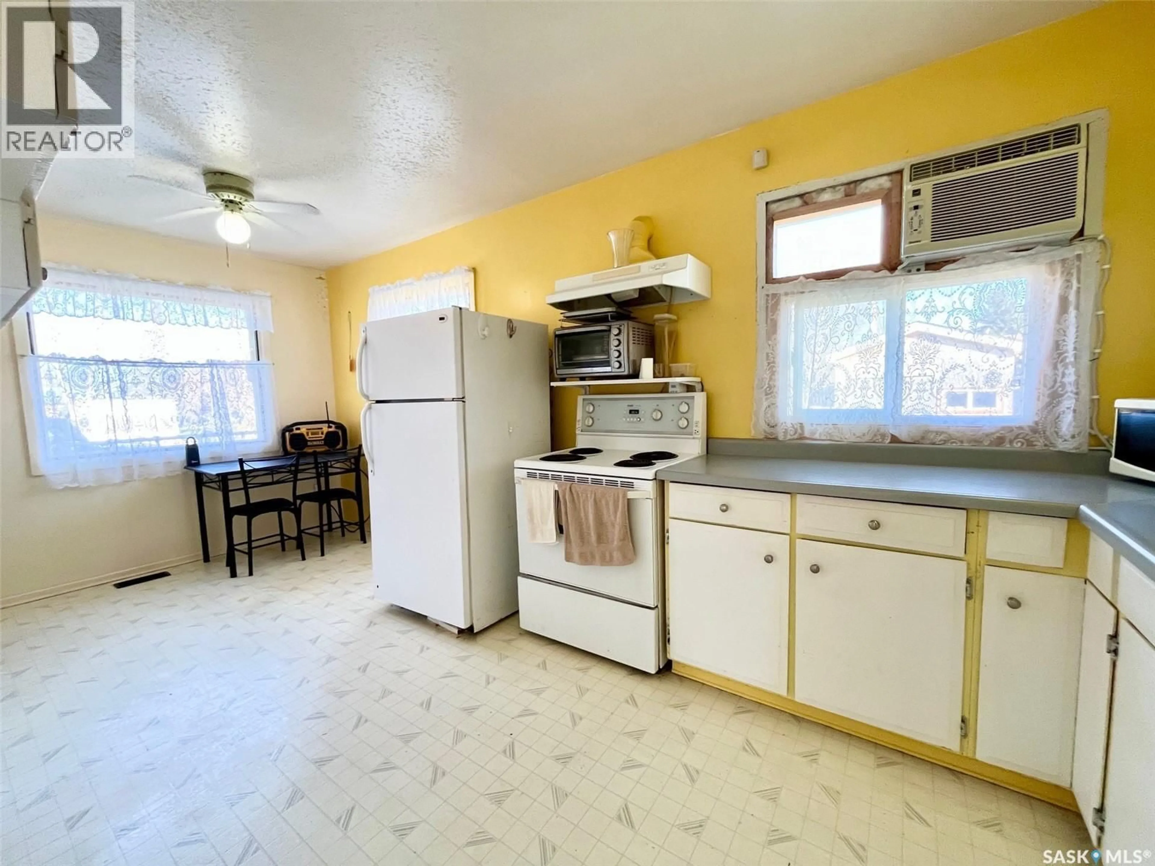 Standard kitchen, ceramic/tile floor for 113 1ST STREET, Smeaton Saskatchewan S0J2J0