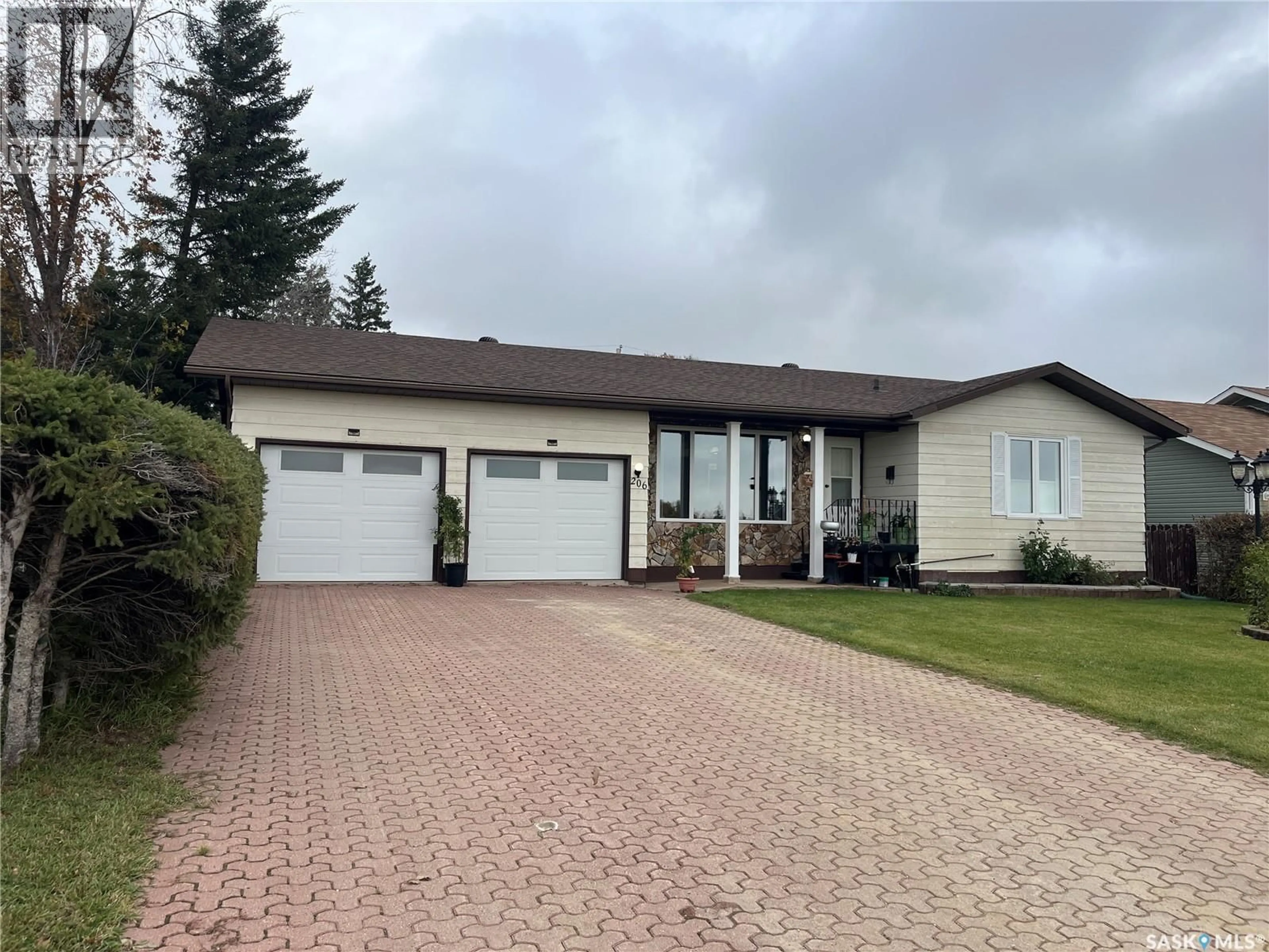 Home with vinyl exterior material, street for 206 4TH STREET, Wadena Saskatchewan S0A4J0