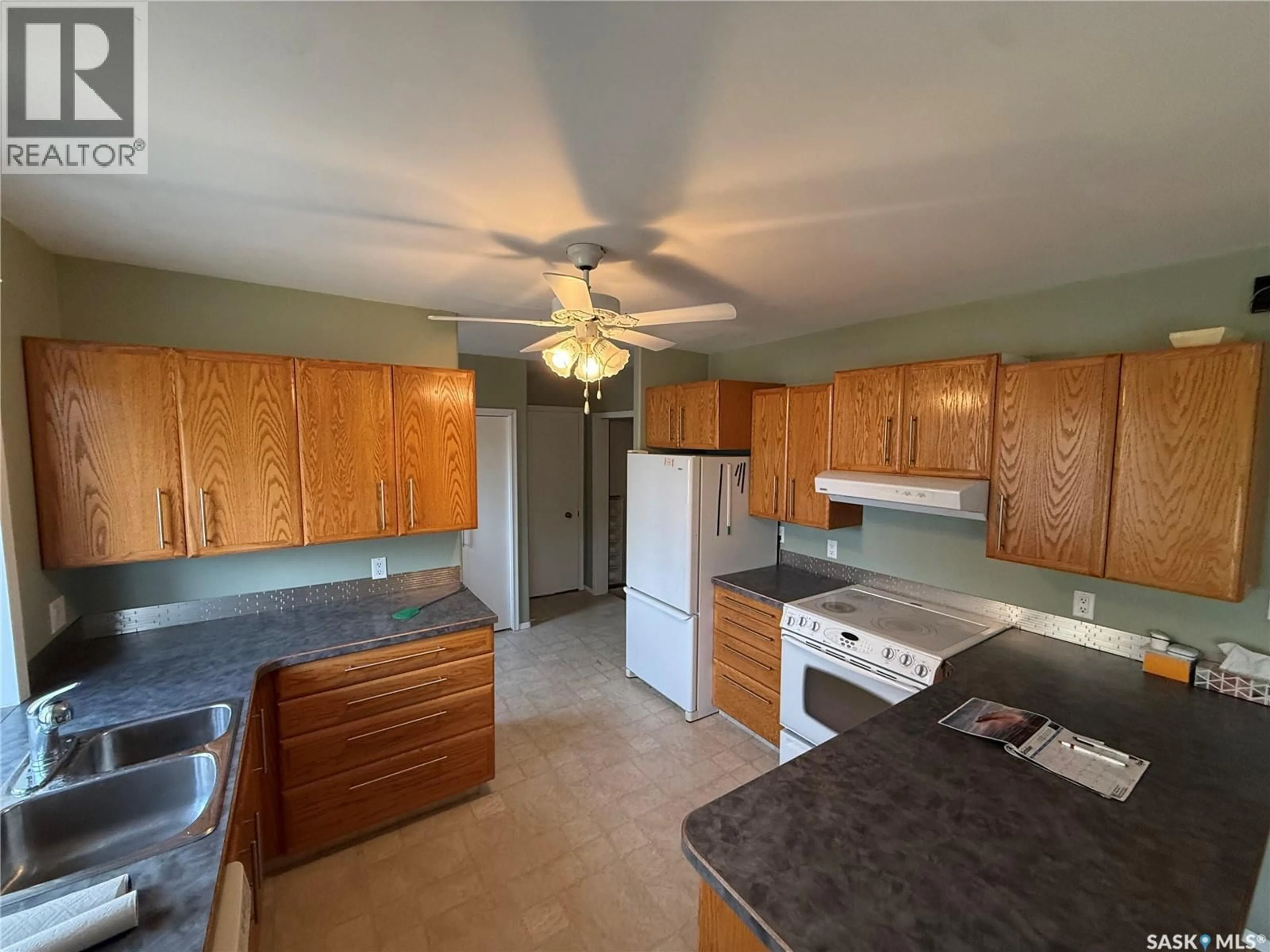 Standard kitchen, unknown for 507 7TH AVENUE, Assiniboia Saskatchewan S0H0B0