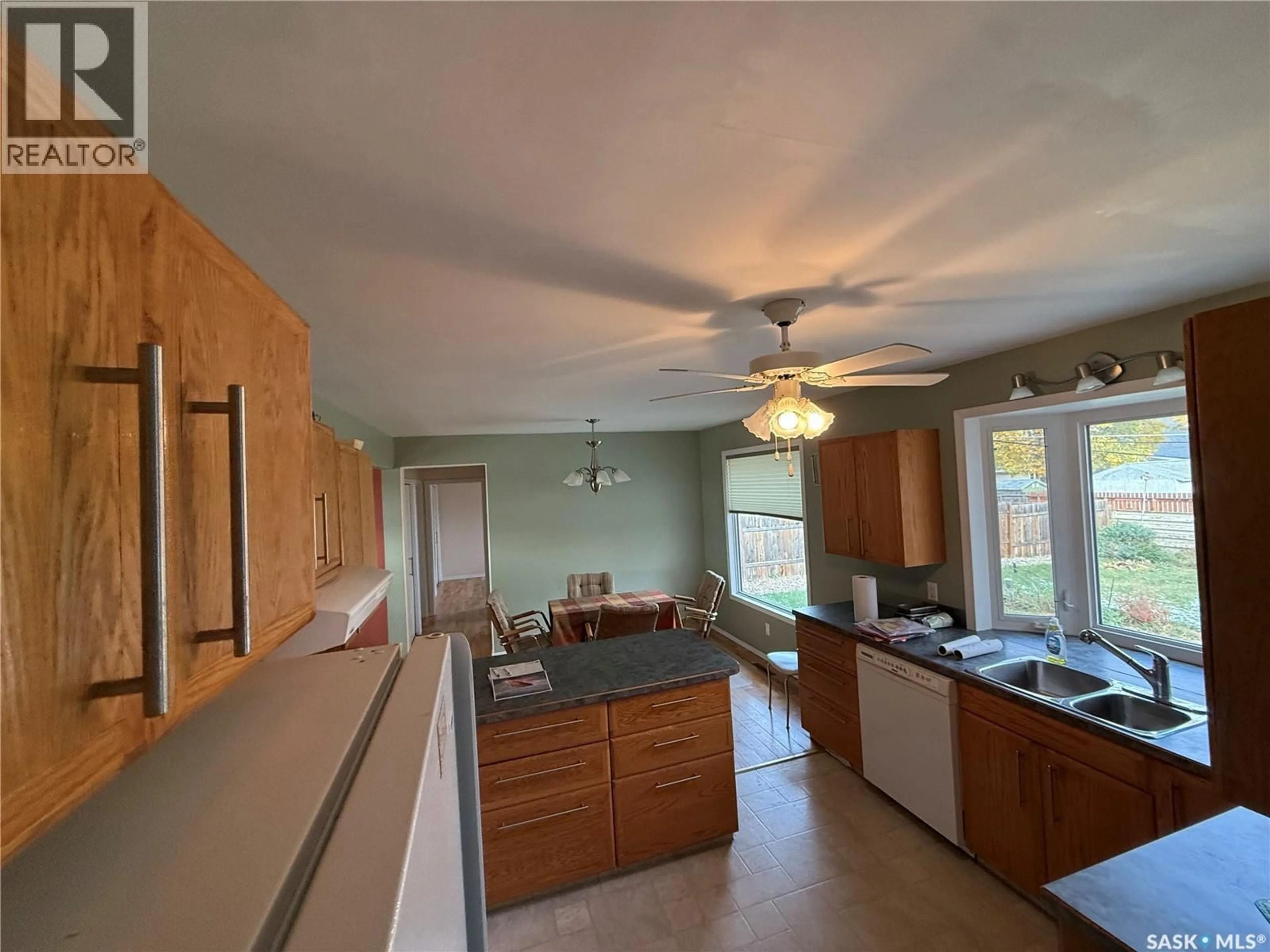 Open concept kitchen, unknown for 507 7TH AVENUE, Assiniboia Saskatchewan S0H0B0