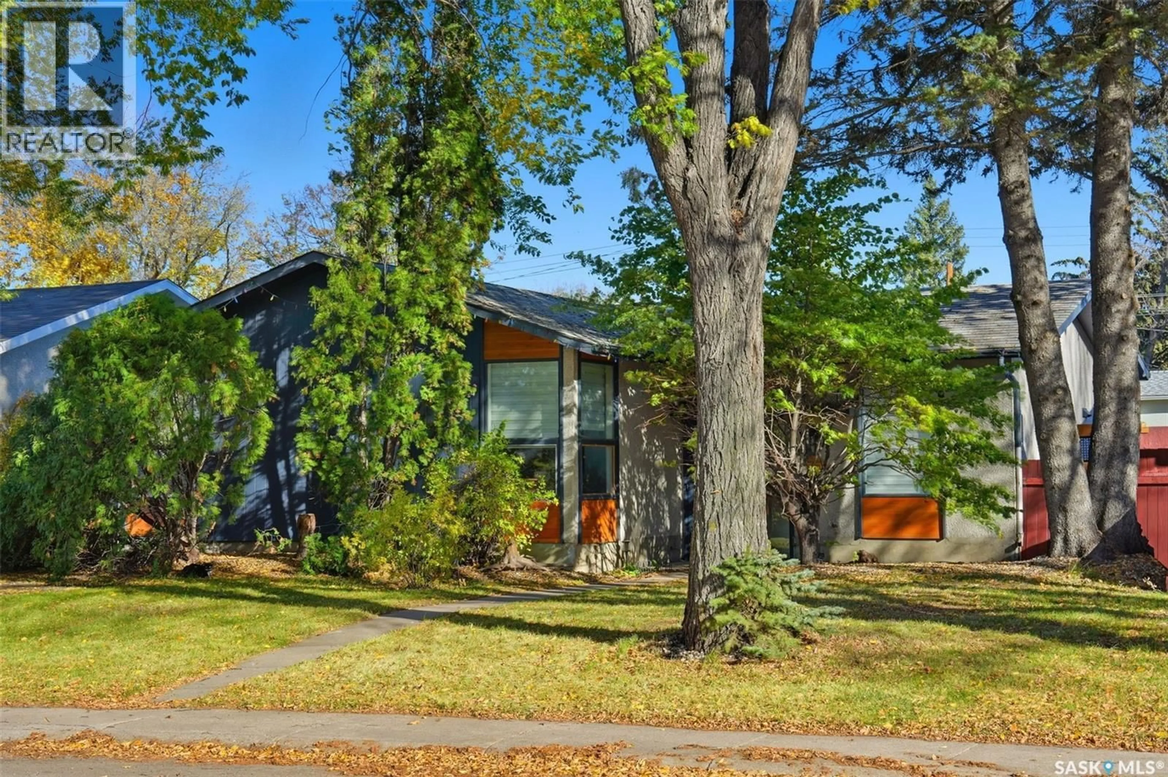 Home with vinyl exterior material, street for 79 SPINKS DRIVE, Saskatoon Saskatchewan S7H3X1