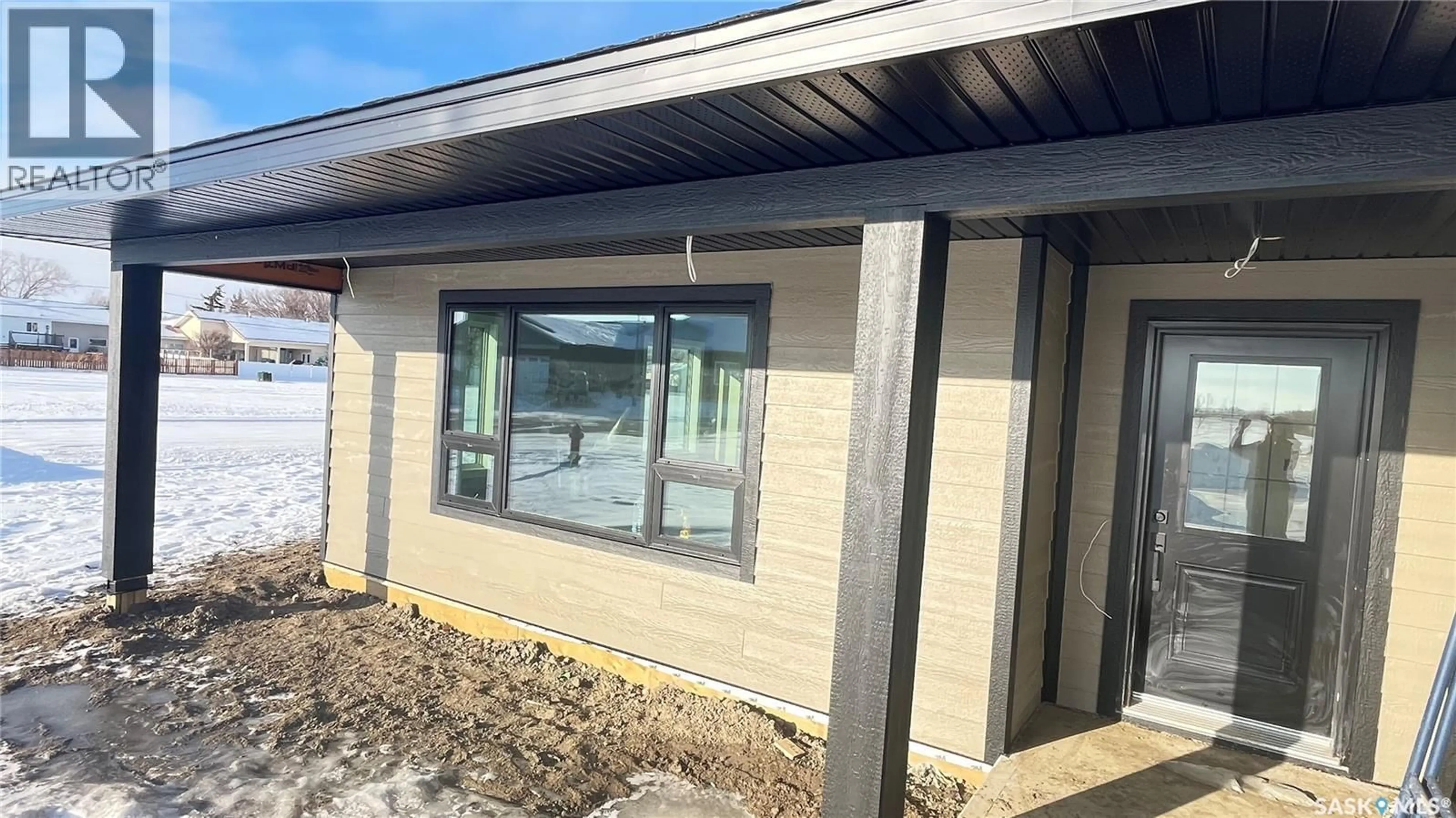 Home with vinyl exterior material, building for 21 MURRAYDALE CRESCENT, Maple Creek Saskatchewan S0N1N0