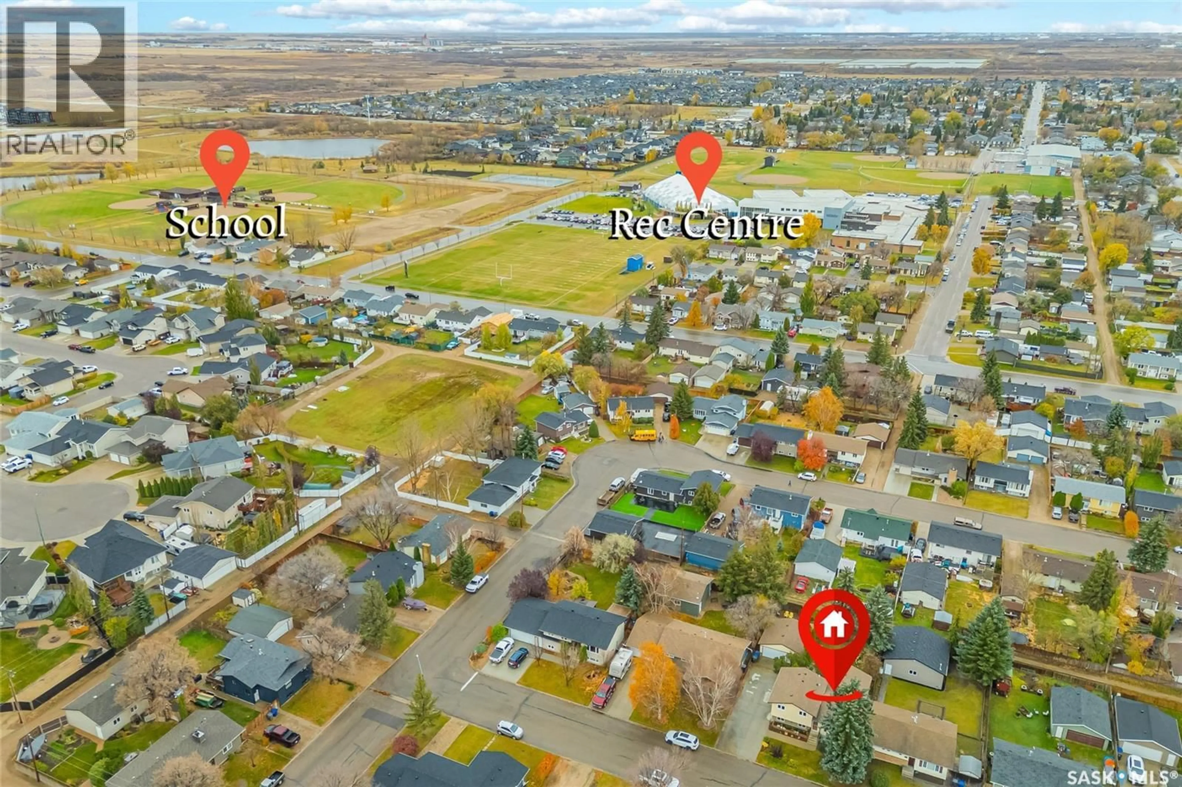 A pic from outside/outdoor area/front of a property/back of a property/a pic from drone, street for 522 5TH STREET, Martensville Saskatchewan S0K2T0
