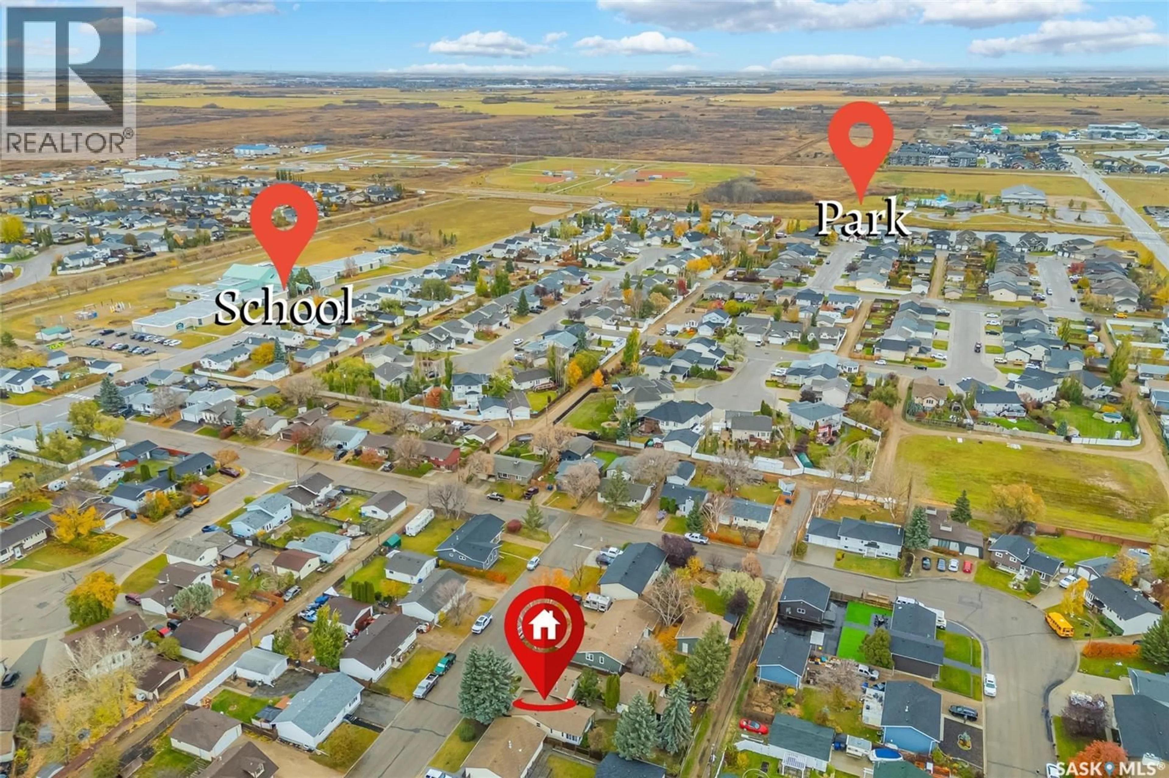 A pic from outside/outdoor area/front of a property/back of a property/a pic from drone, street for 522 5TH STREET, Martensville Saskatchewan S0K2T0