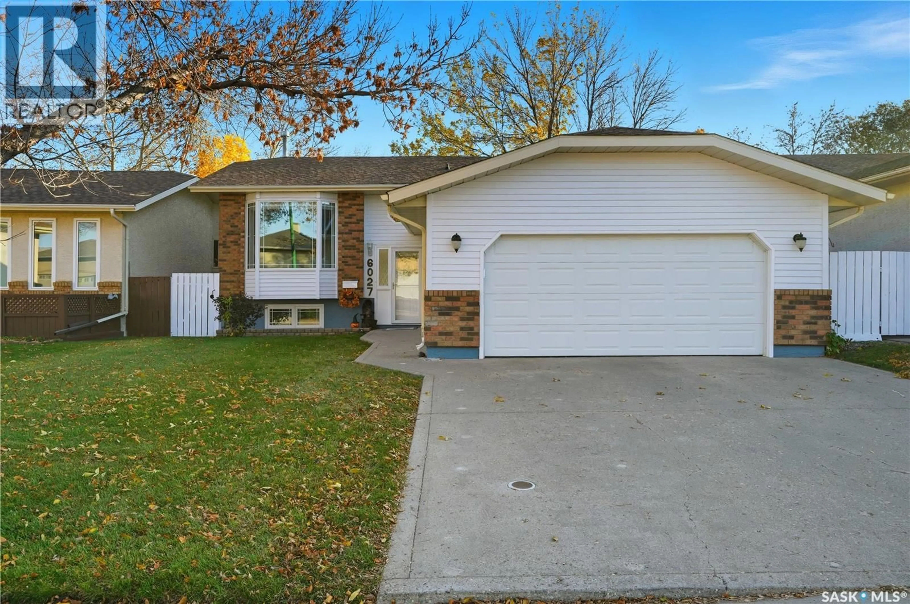 Home with vinyl exterior material, street for 6027 EHRLE CRESCENT, Regina Saskatchewan S4X4E6