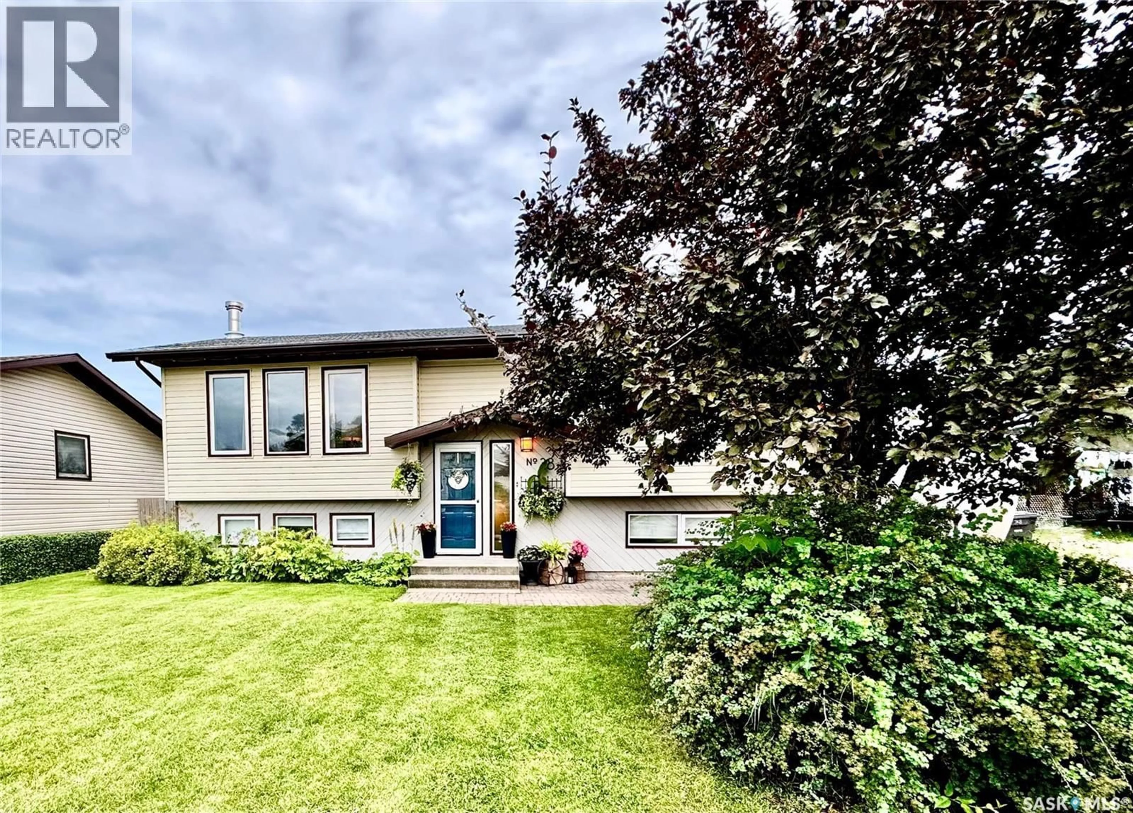 Home with vinyl exterior material, street for 38 HOWARD CRESCENT, Lanigan Saskatchewan S0K2M0