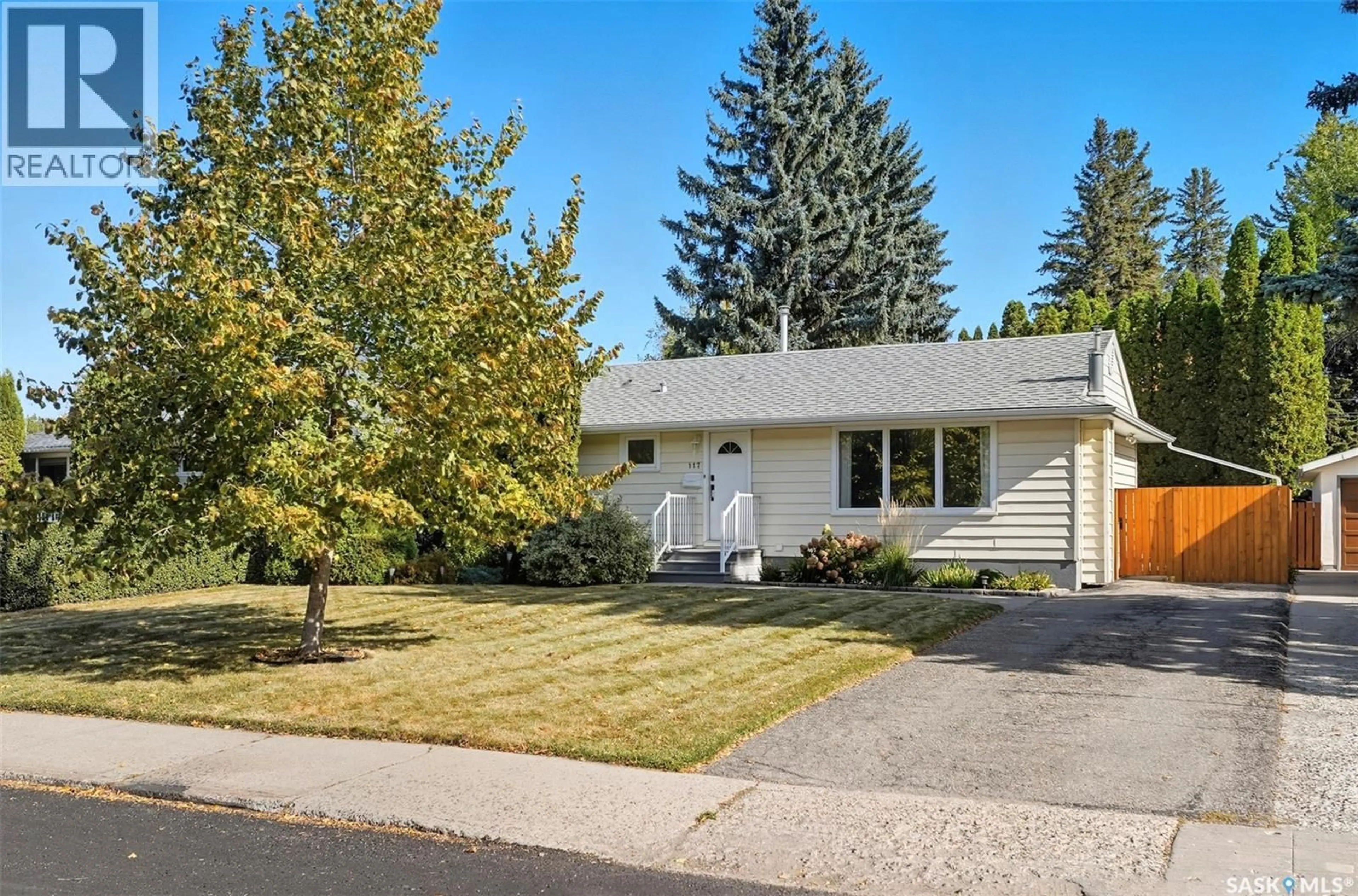 Home with vinyl exterior material, street for 117 WILSON CRESCENT, Saskatoon Saskatchewan S7J2L6