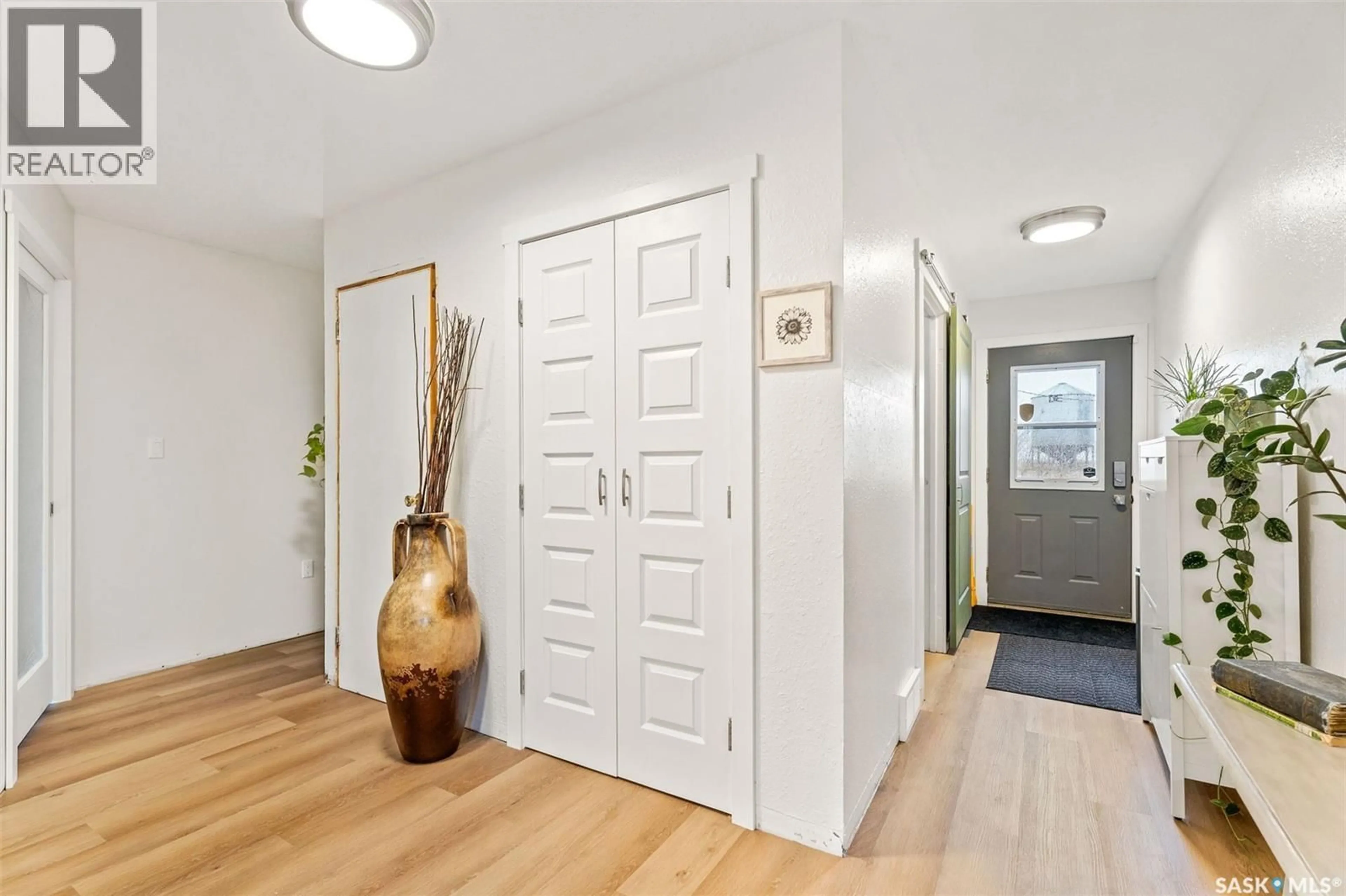 Indoor entryway for 213 1ST STREET, Beatty Saskatchewan S0J0C0