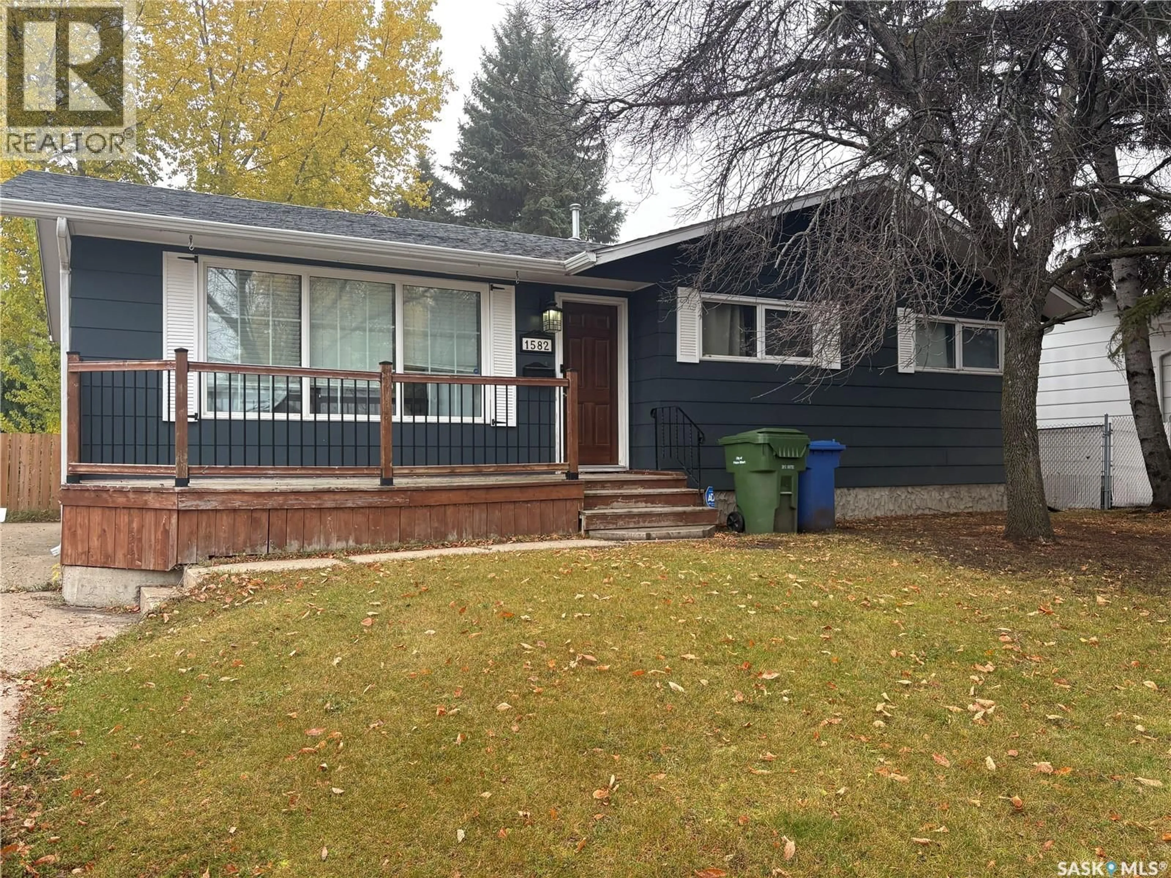 Home with vinyl exterior material, street for 1582 SIBBALD CRESCENT, Prince Albert Saskatchewan S6V6E5