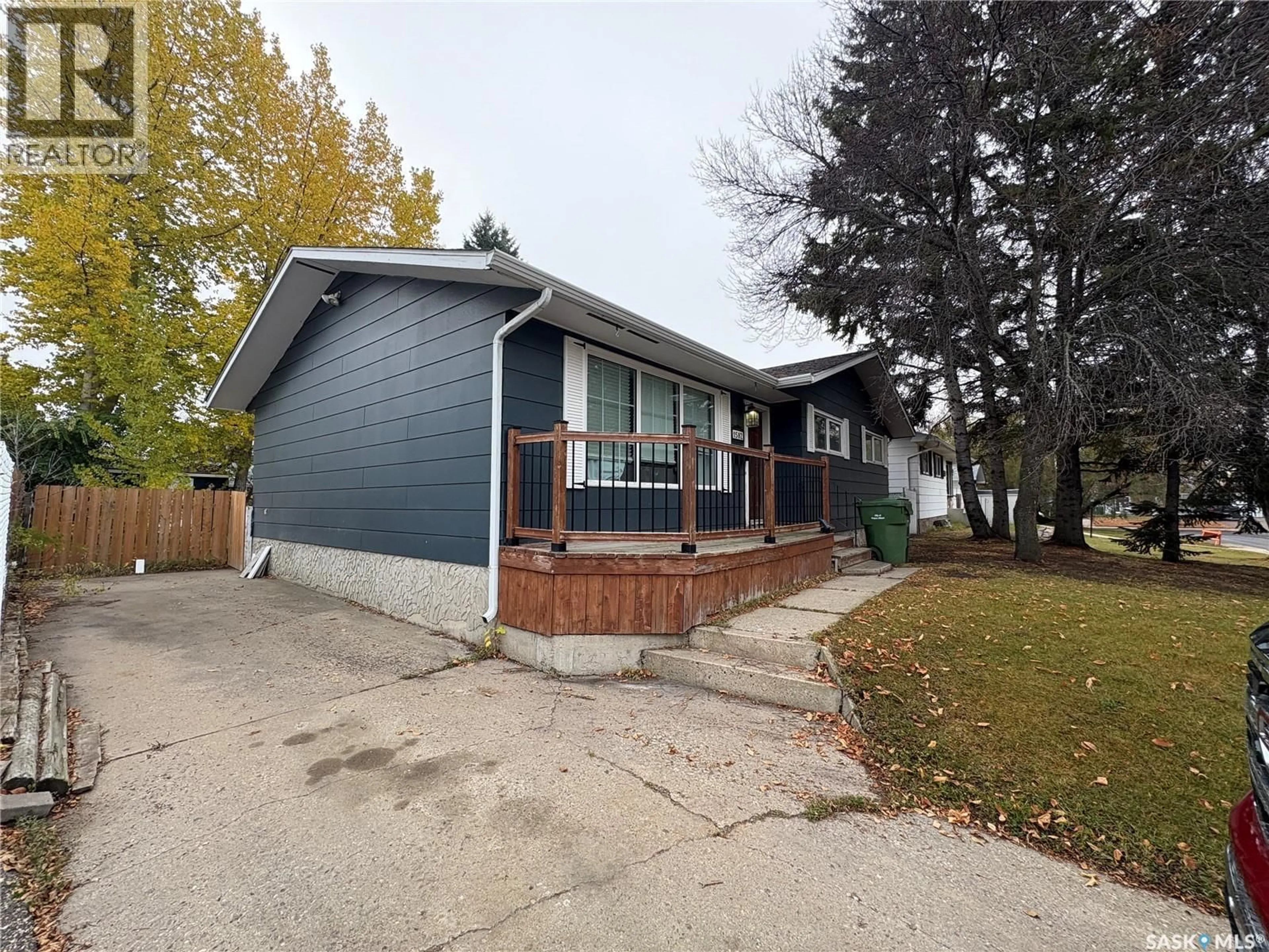 Home with vinyl exterior material, street for 1582 SIBBALD CRESCENT, Prince Albert Saskatchewan S6V6E5