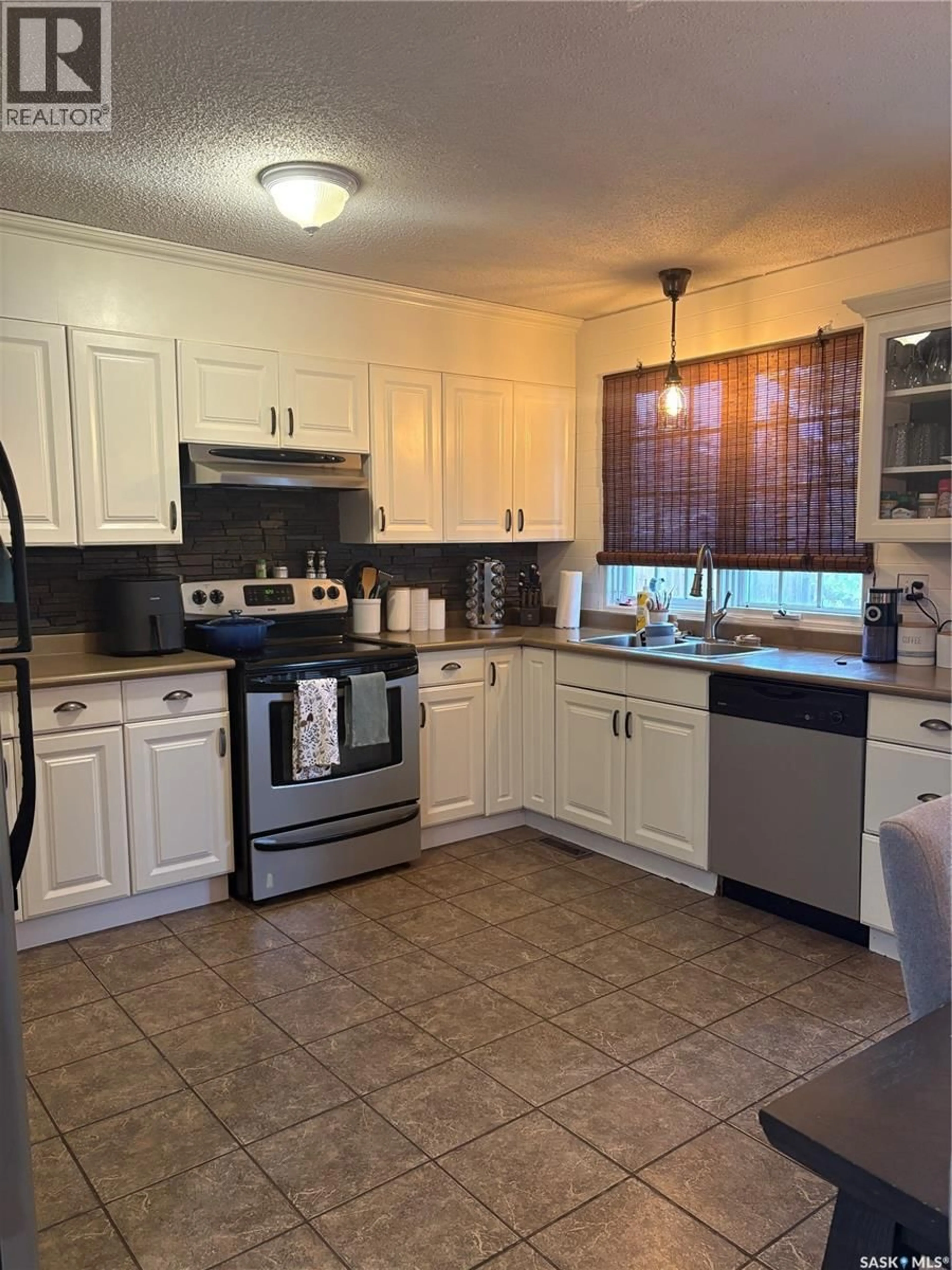 Standard kitchen, ceramic/tile floor for 1582 SIBBALD CRESCENT, Prince Albert Saskatchewan S6V6E5