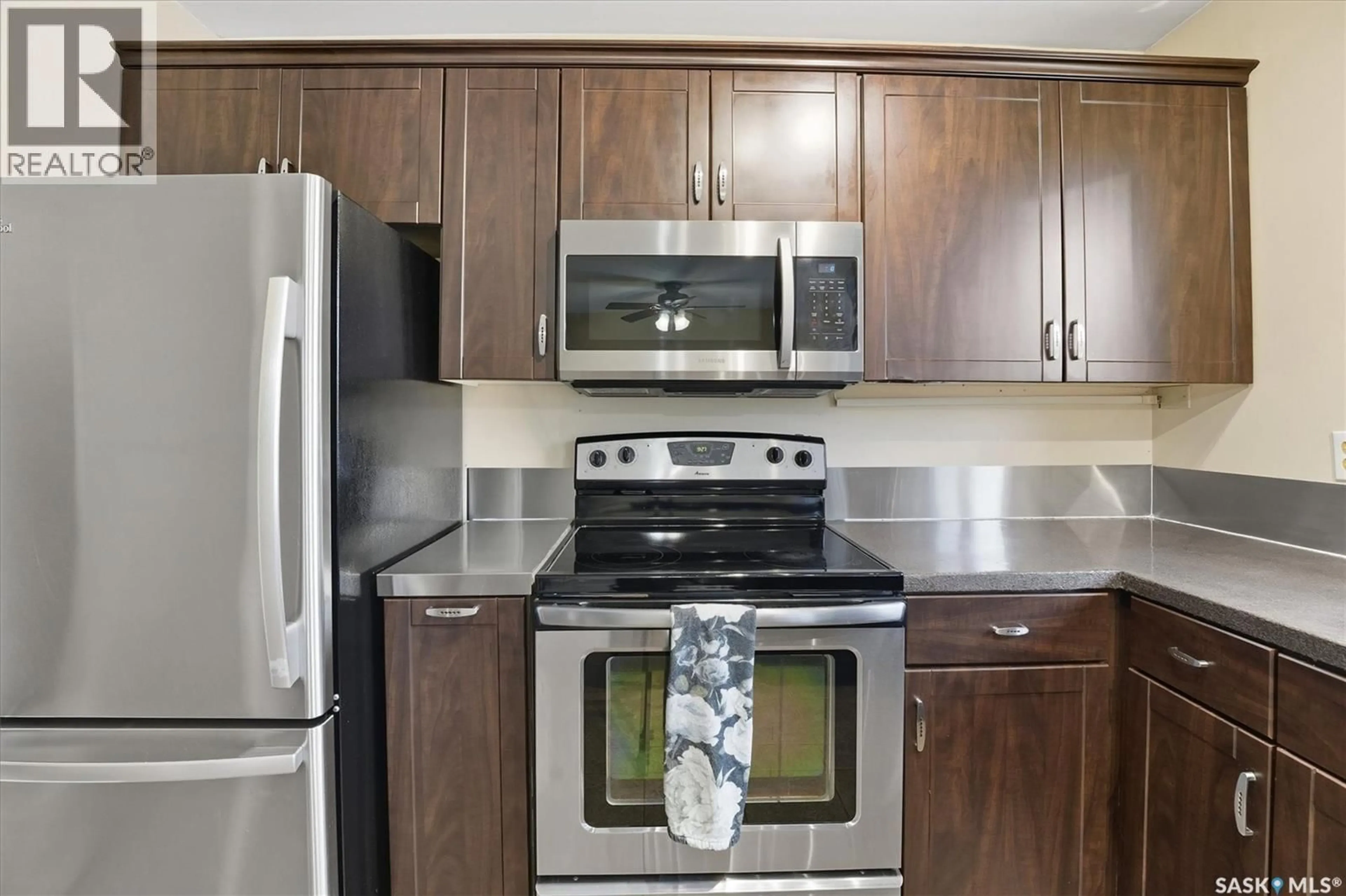 Standard kitchen, unknown for 317 FISHER CRESCENT, Saskatoon Saskatchewan S7L5E1