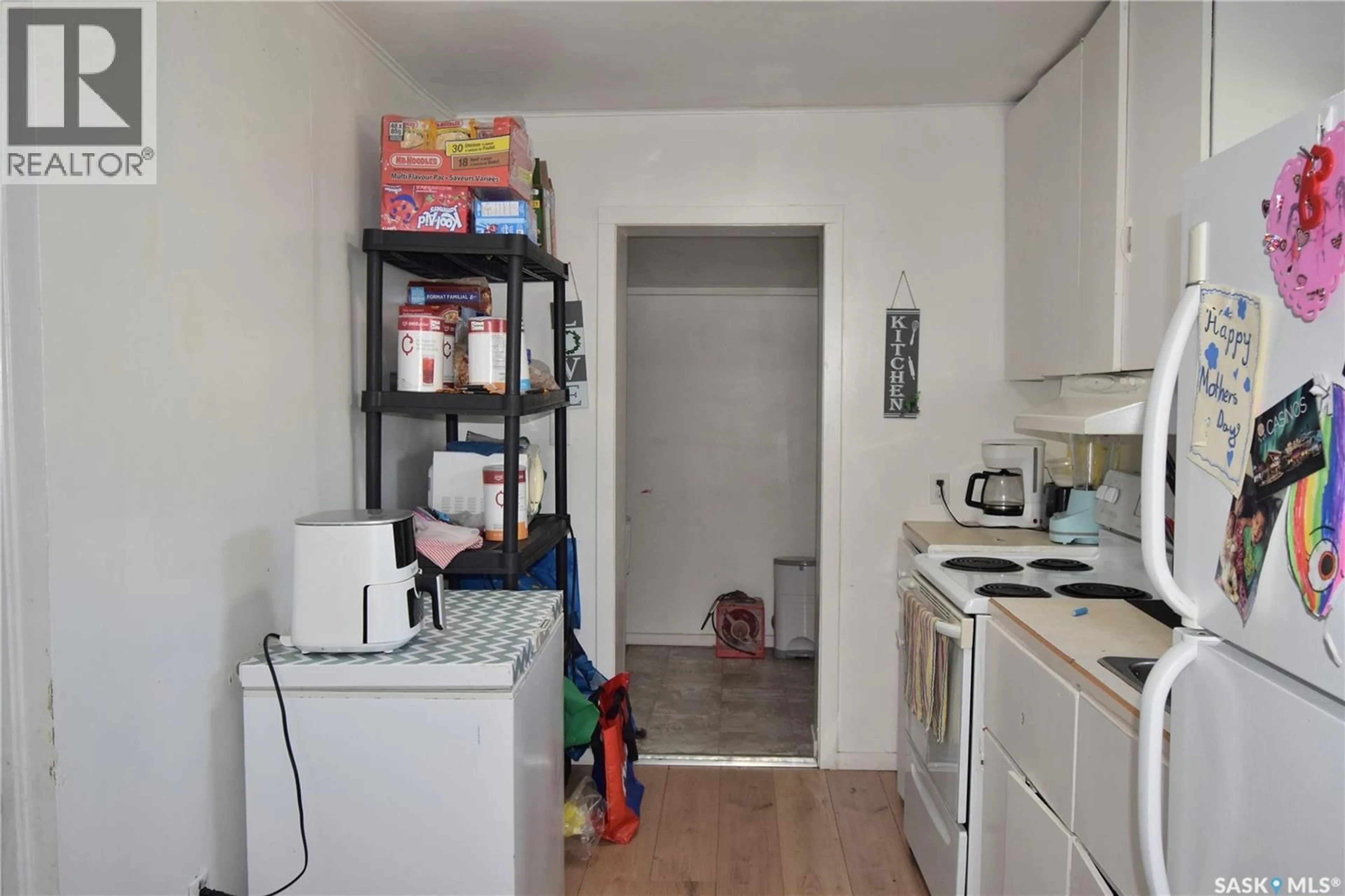 Standard kitchen, unknown for 860 13TH STREET, Prince Albert Saskatchewan S6V3H3