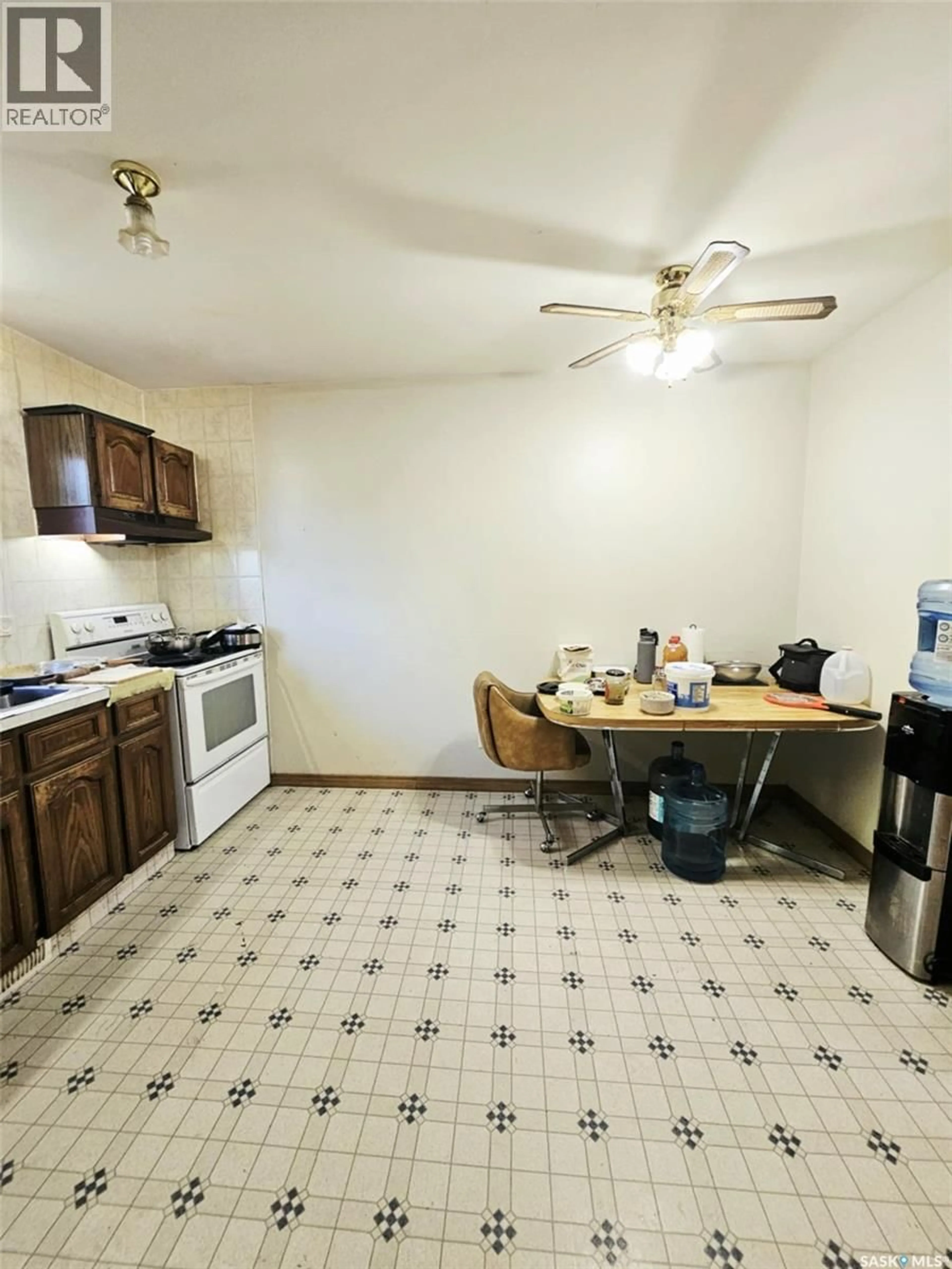 Standard kitchen, unknown for 18 192 MANITOBA AVENUE, Yorkton Saskatchewan S3N3G8