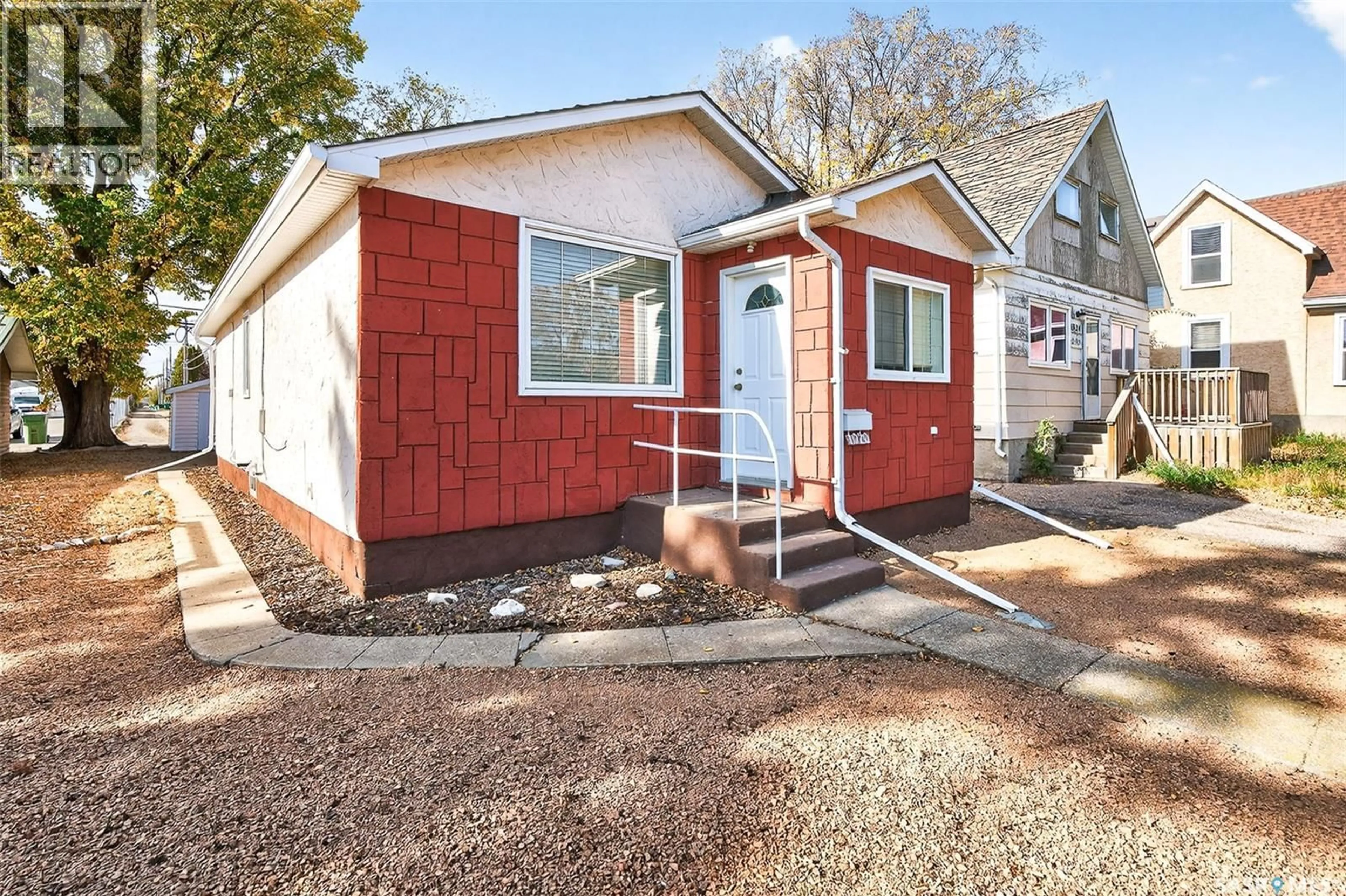 Home with vinyl exterior material, street for 1020 9TH AVENUE, Moose Jaw Saskatchewan S6H4J5