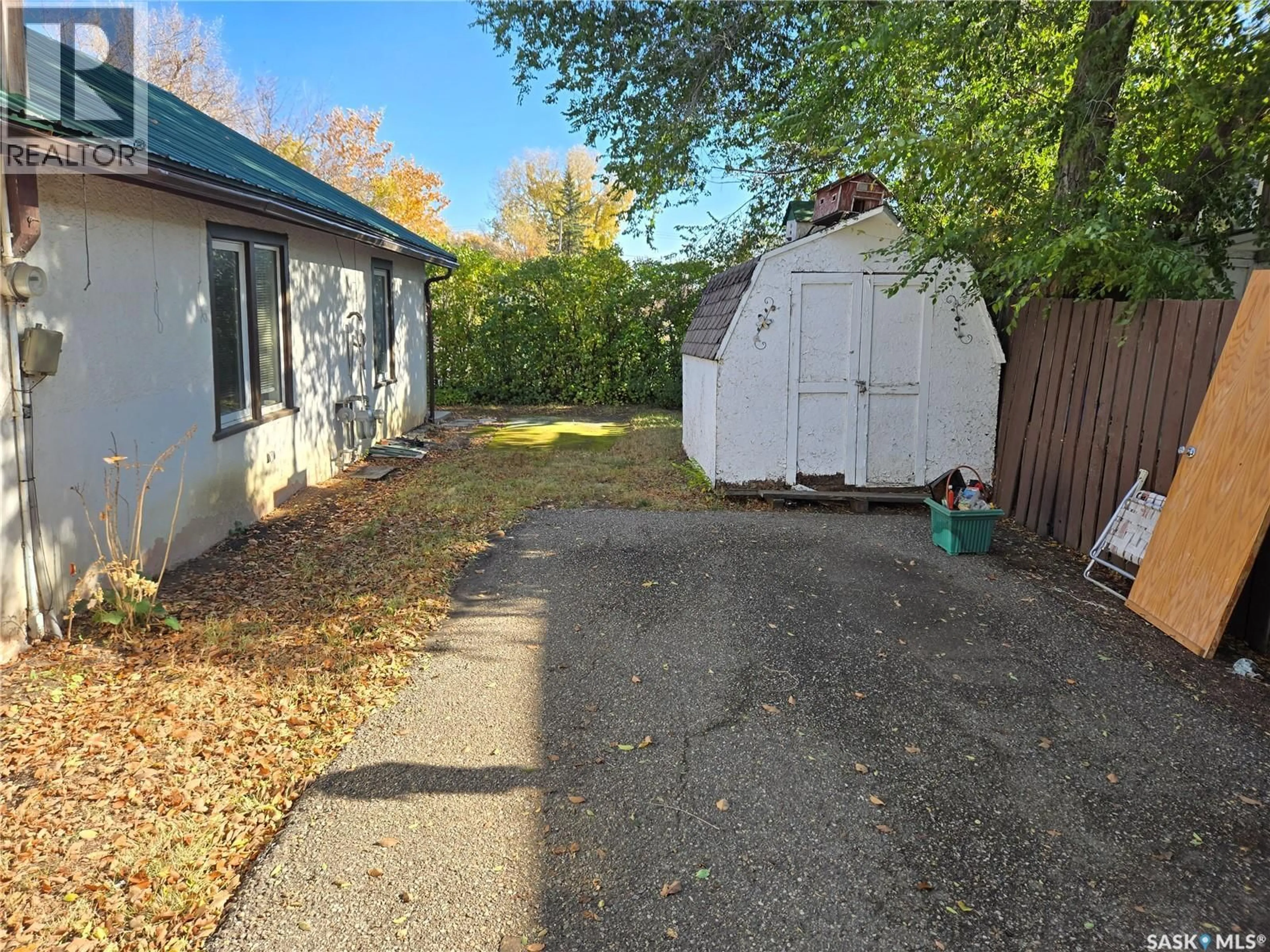 A pic from outside/outdoor area/front of a property/back of a property/a pic from drone, street for 15 10TH AVENUE, Swift Current Saskatchewan S9H2T1