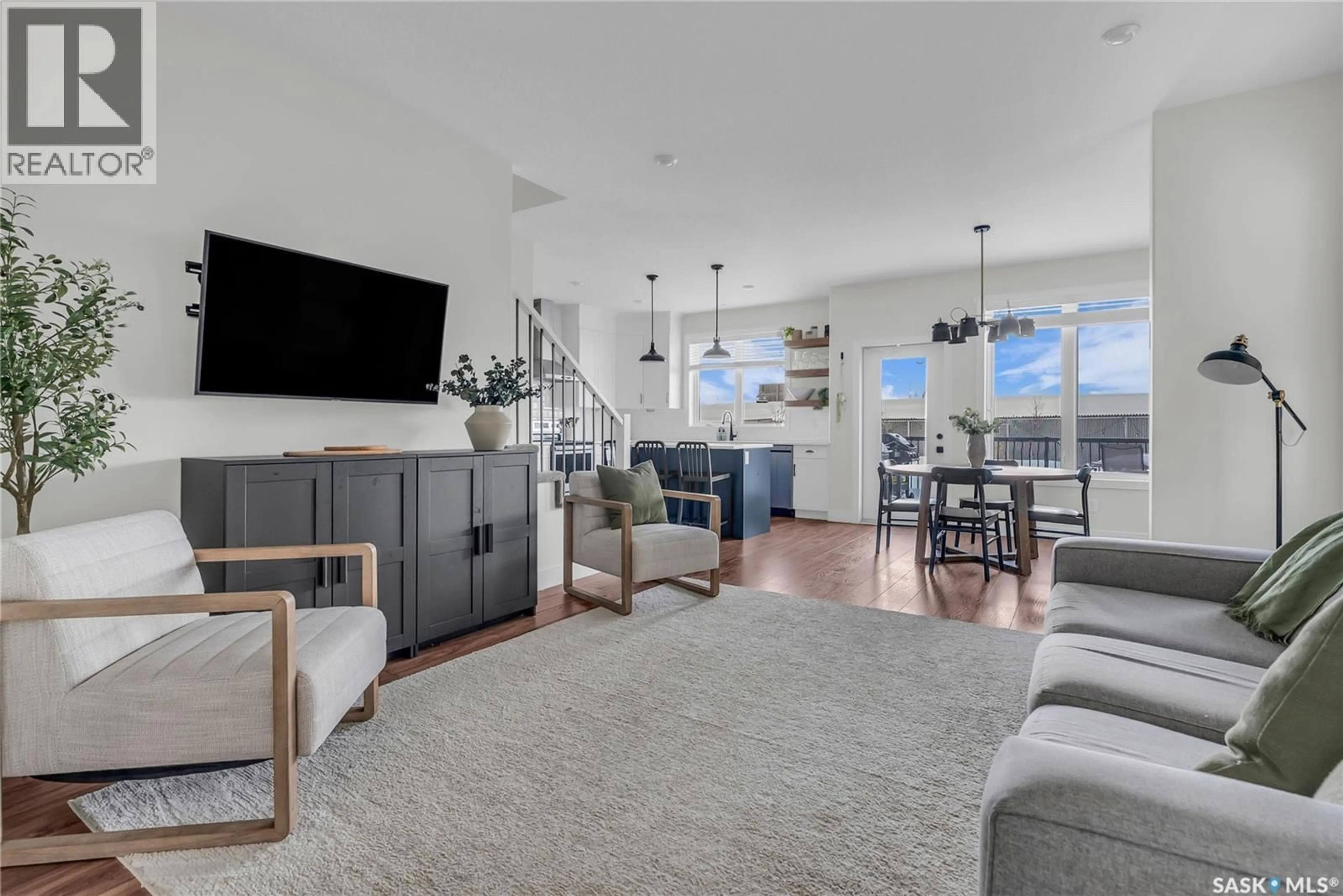 Living room with furniture, unknown for 499 MCFAULL CRESCENT, Saskatoon Saskatchewan S7V0T1