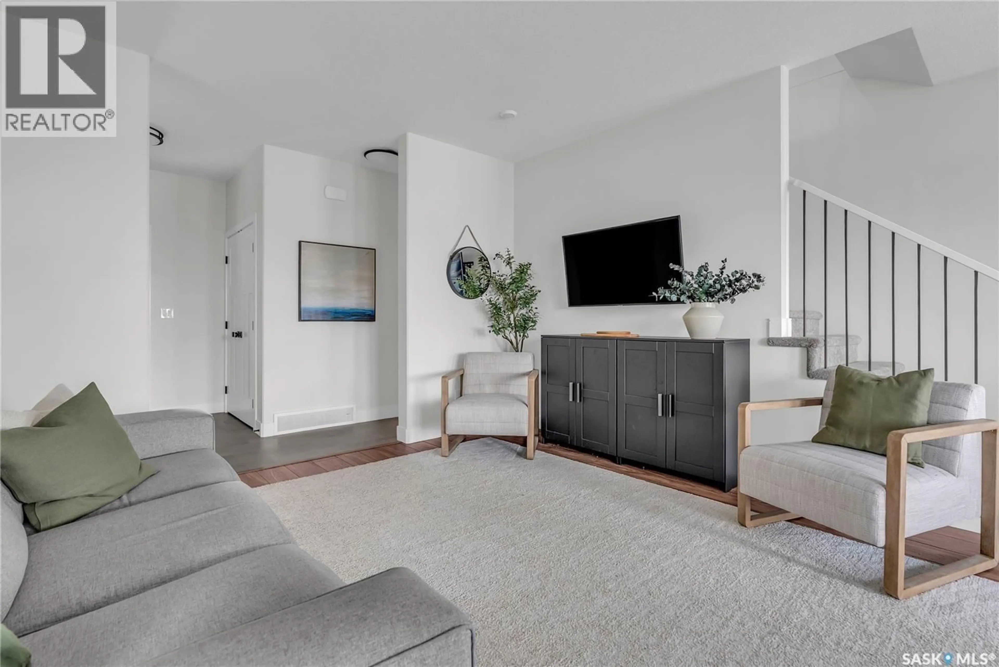 Living room with furniture, unknown for 499 MCFAULL CRESCENT, Saskatoon Saskatchewan S7V0T1