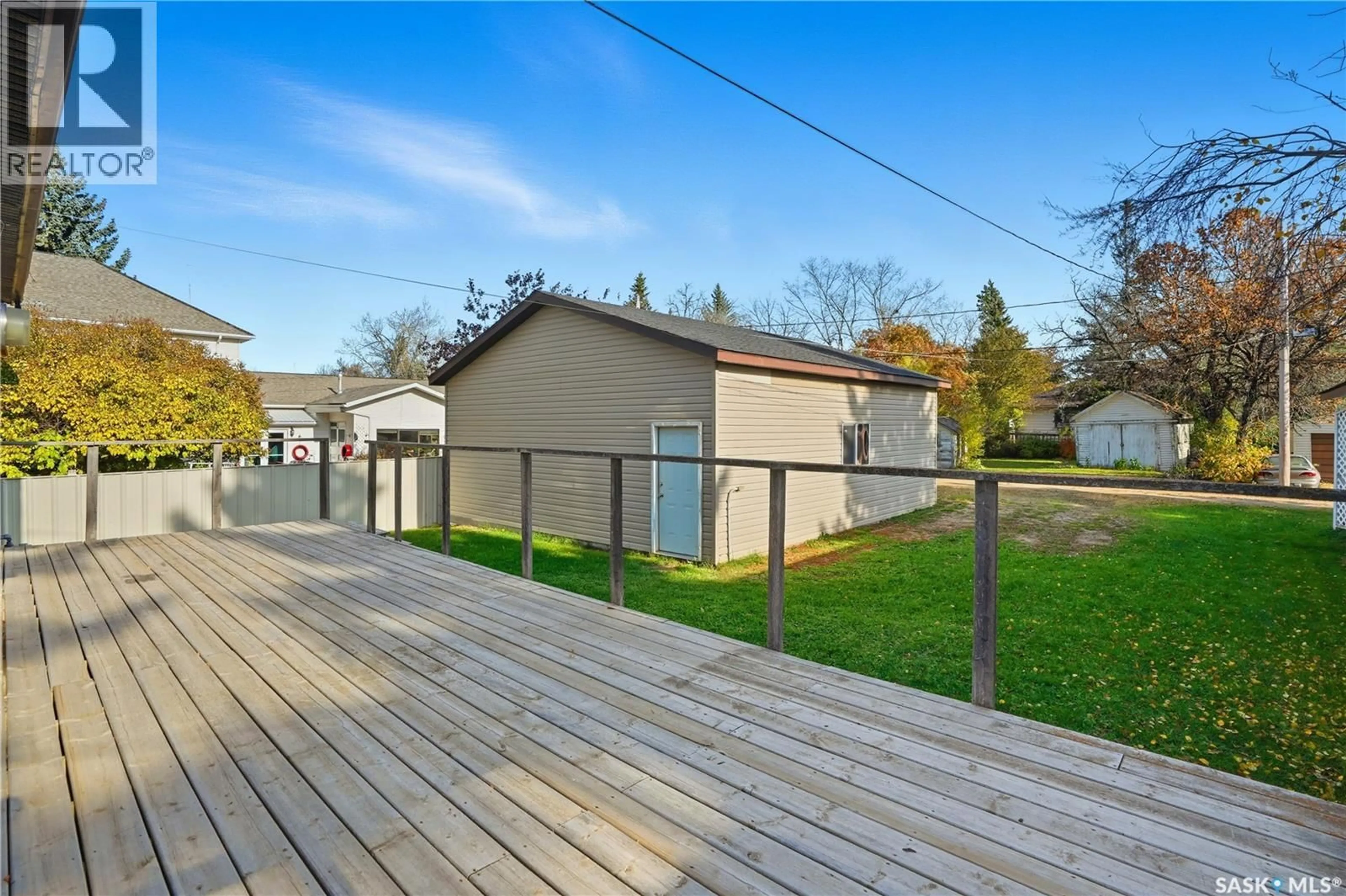 Patio, street for 215 CAMPKIN STREET, Francis Saskatchewan S0G1V0