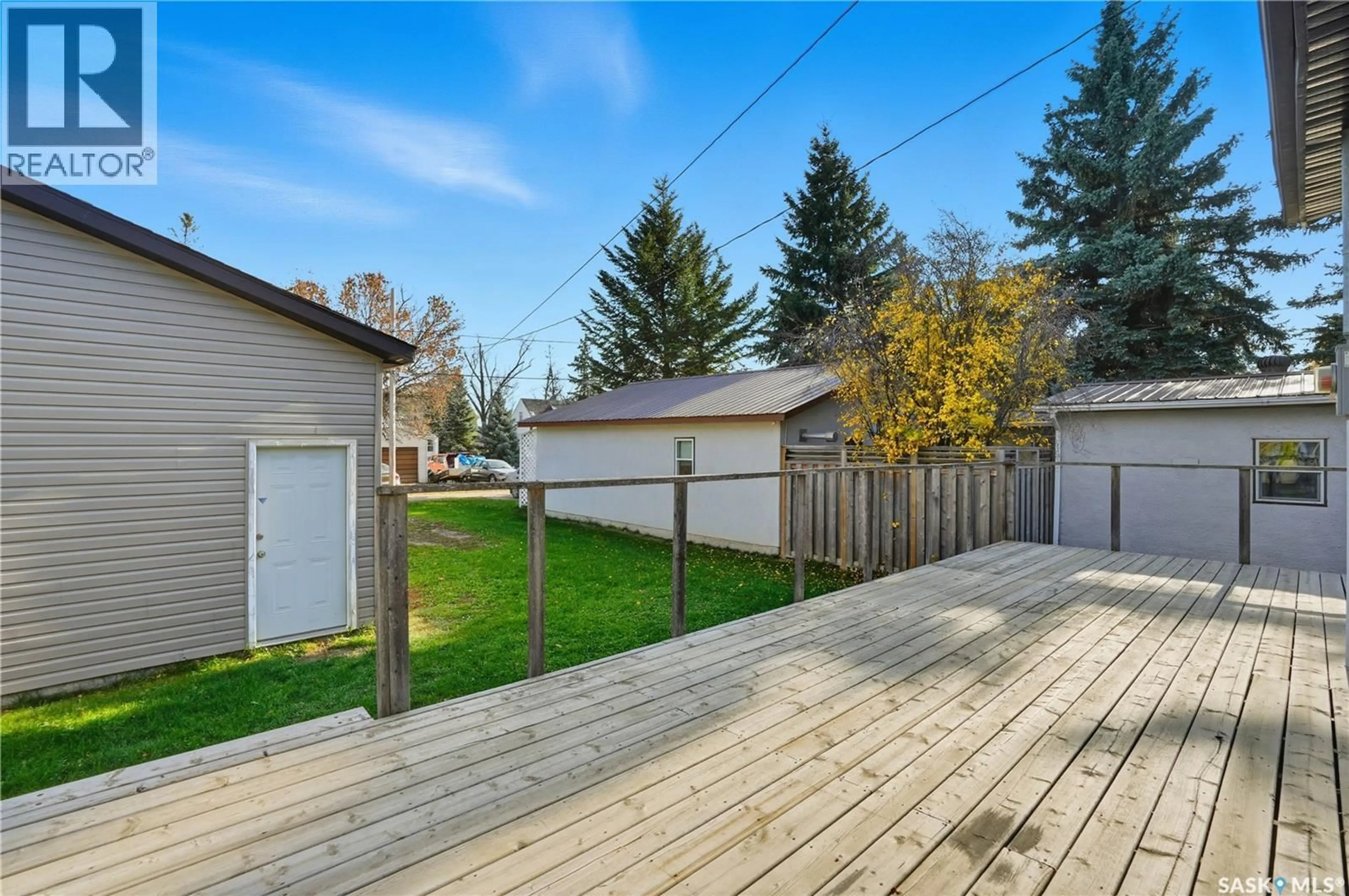 Patio, street for 215 CAMPKIN STREET, Francis Saskatchewan S0G1V0