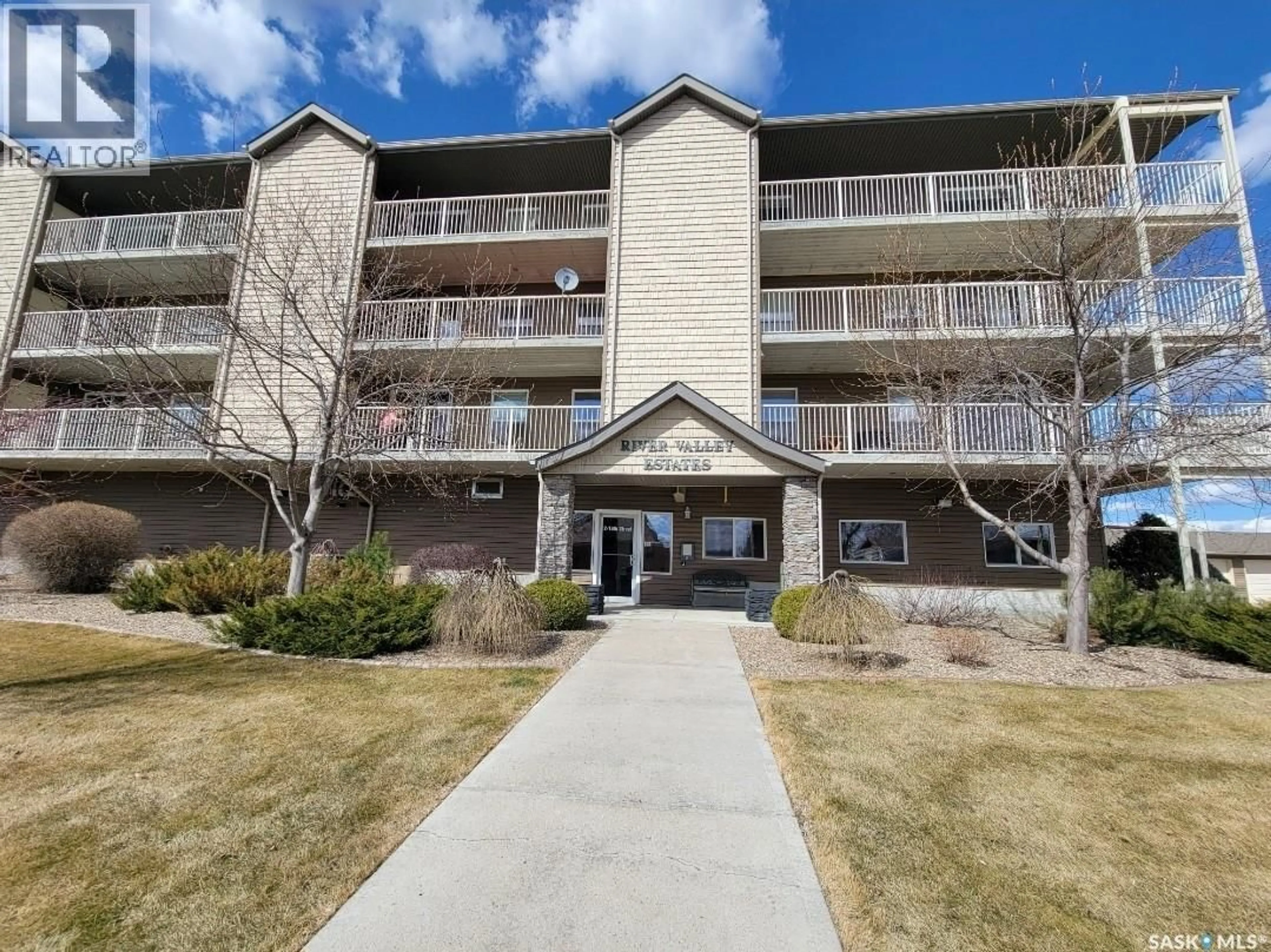 Indoor foyer for 201 2 18TH STREET, Battleford Saskatchewan S0M0E0
