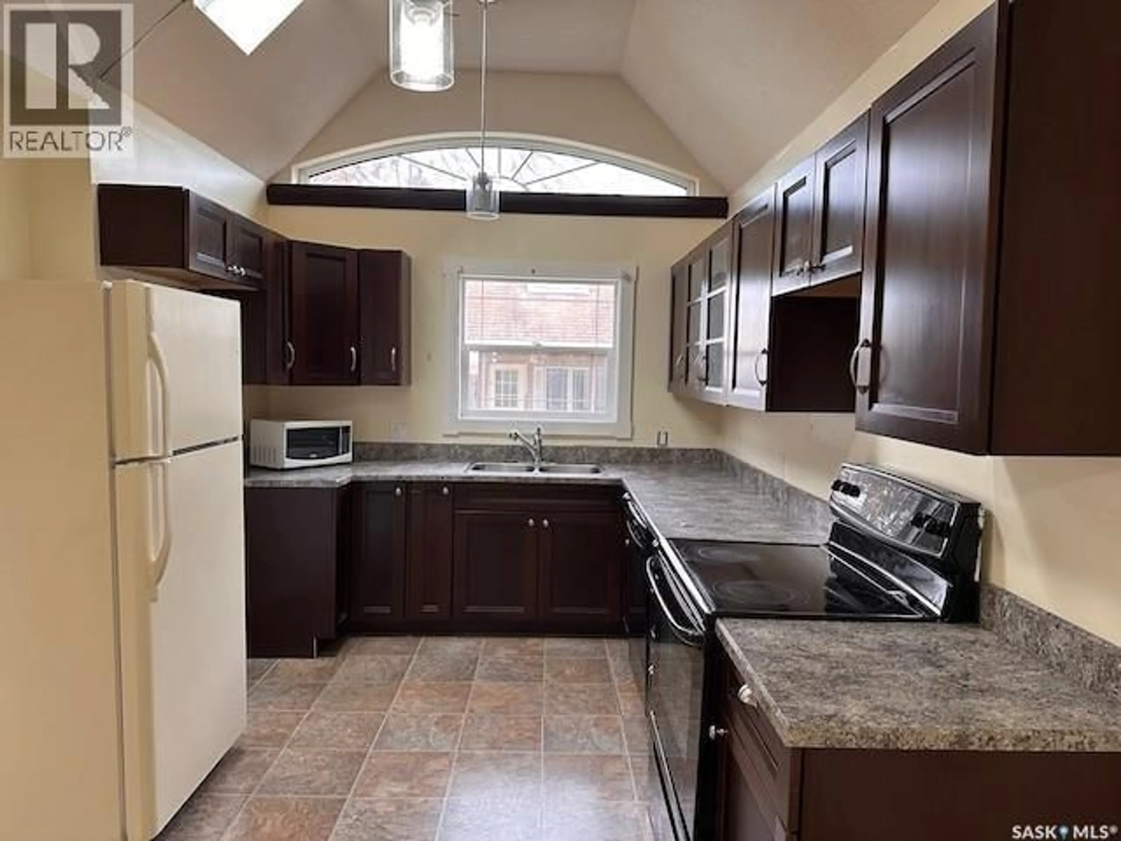 Standard kitchen, ceramic/tile floor for 809 HERBERT AVENUE, Herbert Saskatchewan S0H2A0