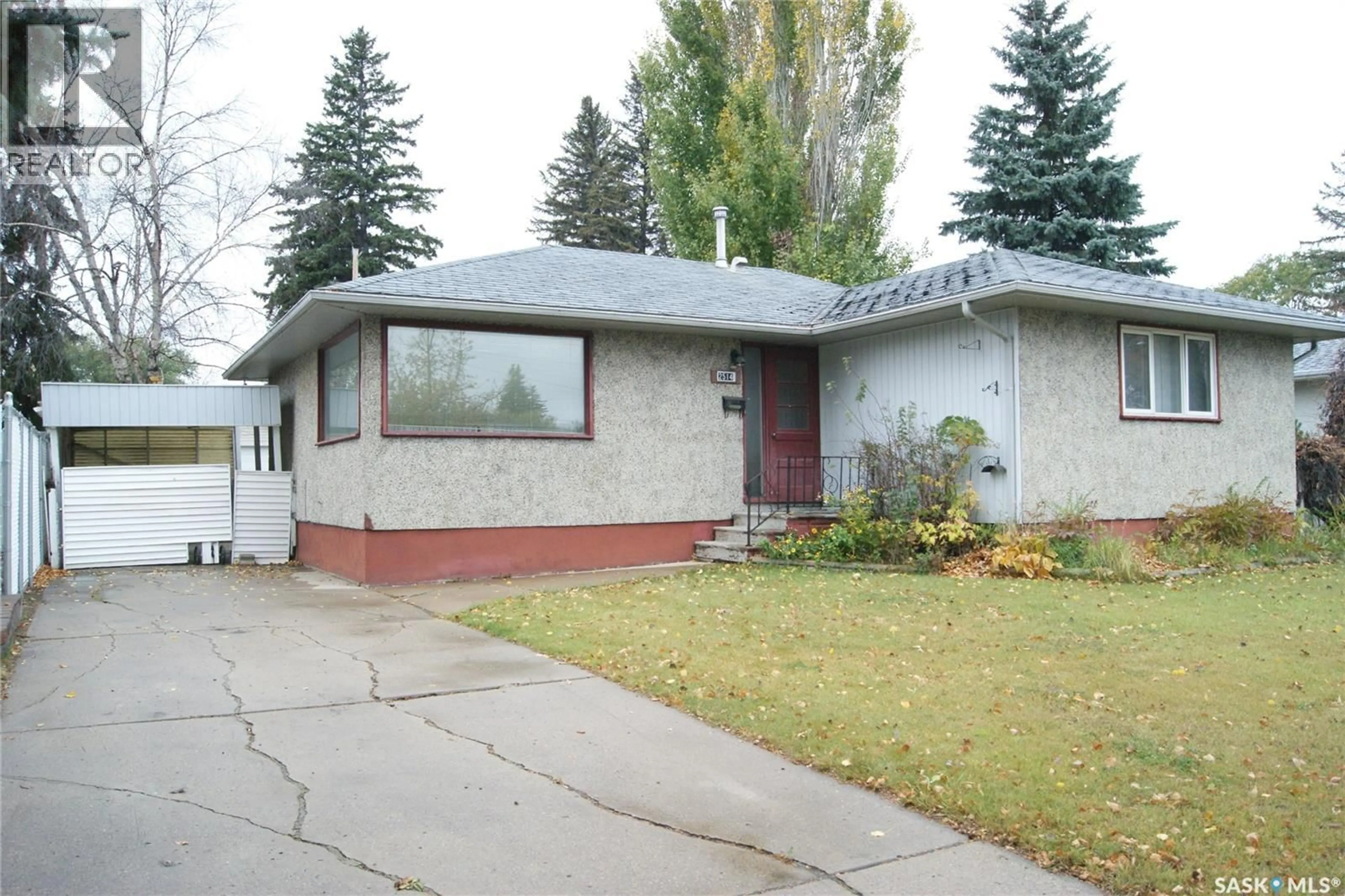 Home with vinyl exterior material, street for 2514 DUFFERIN AVENUE, Saskatoon Saskatchewan S7J1C6