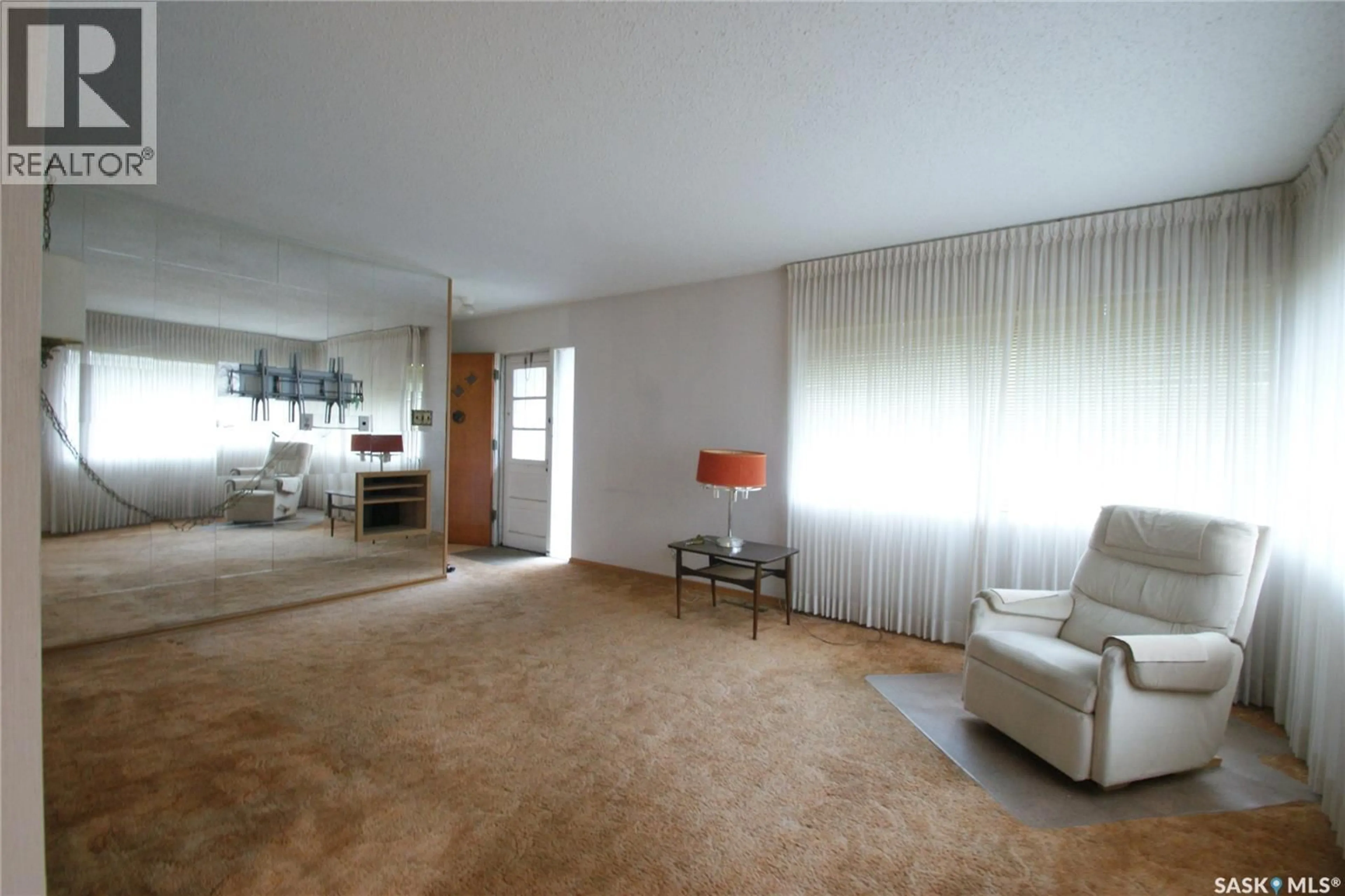 Living room with furniture, carpet floor for 2514 DUFFERIN AVENUE, Saskatoon Saskatchewan S7J1C6