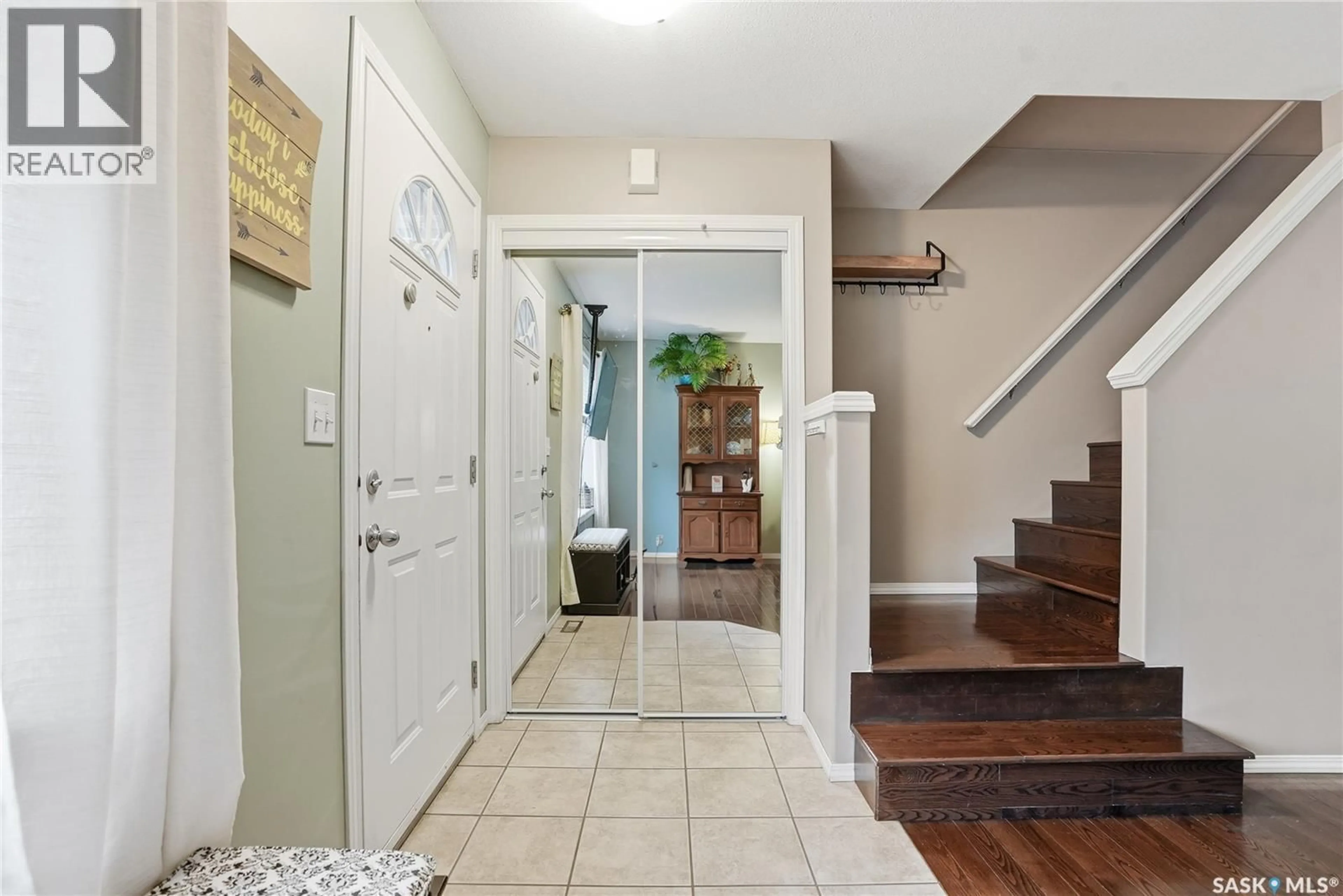 Indoor entryway for 663 - 213 BECKETT CRESCENT, Saskatoon Saskatchewan S7N4X2