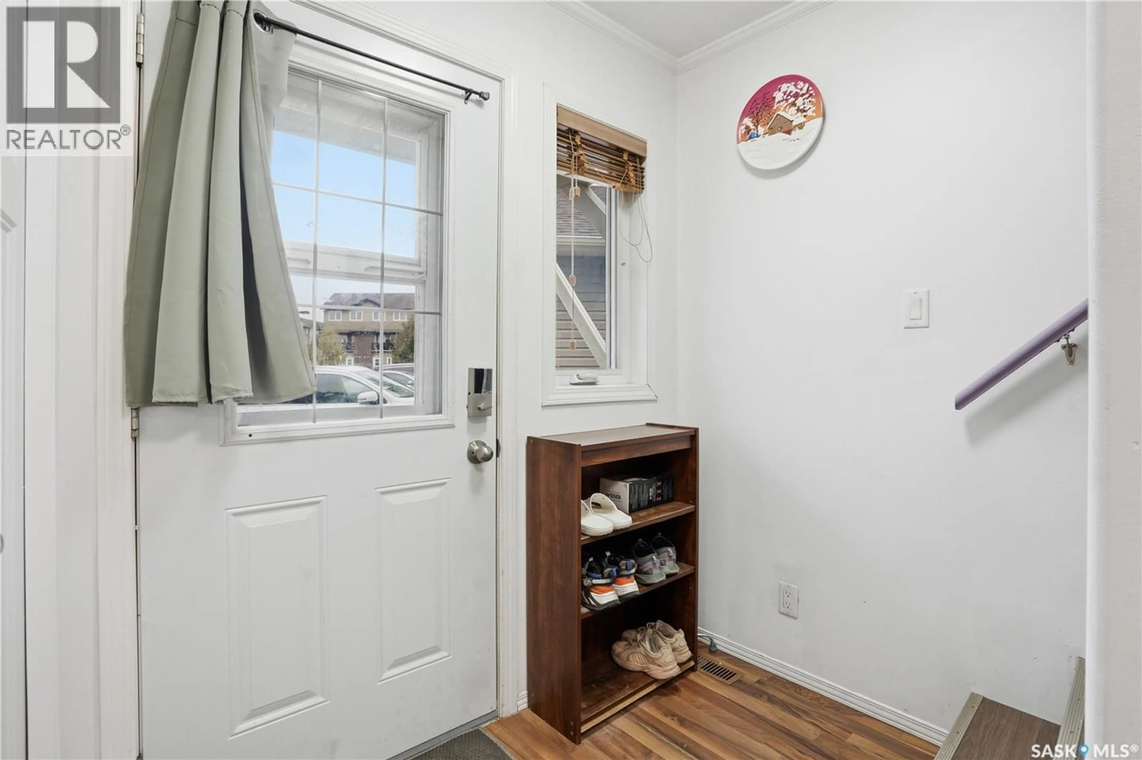 Indoor entryway for 201 715 HART ROAD, Saskatoon Saskatchewan S7M3Y7