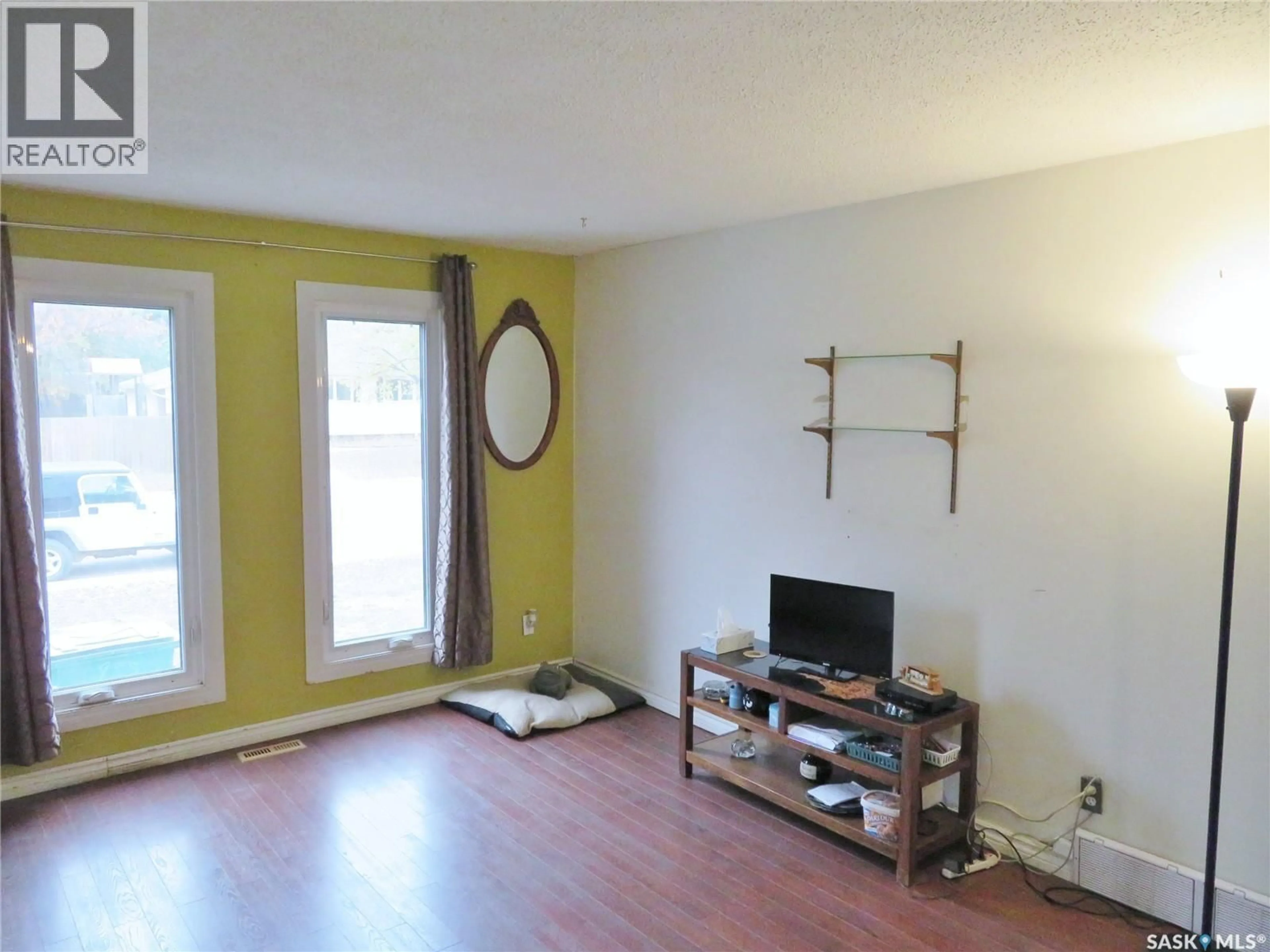 A pic of a room for 933 MACKLEM DRIVE, Saskatoon Saskatchewan S7L4R7