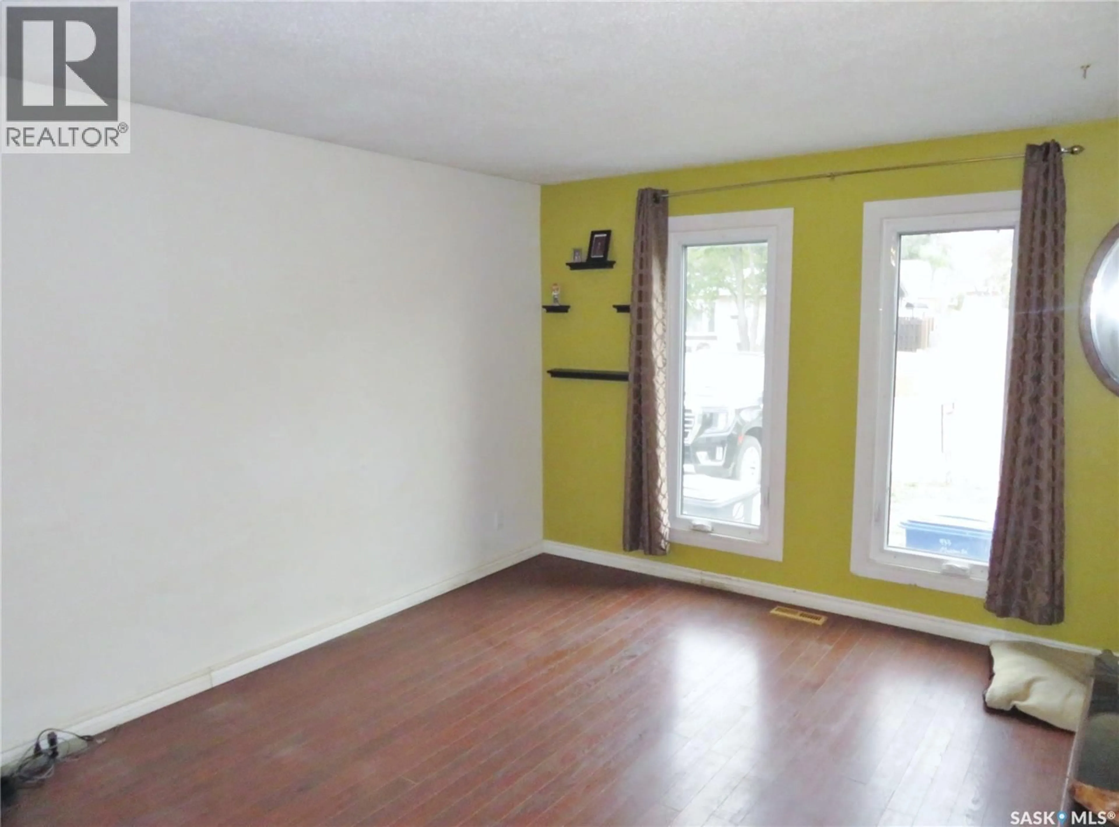 A pic of a room for 933 MACKLEM DRIVE, Saskatoon Saskatchewan S7L4R7