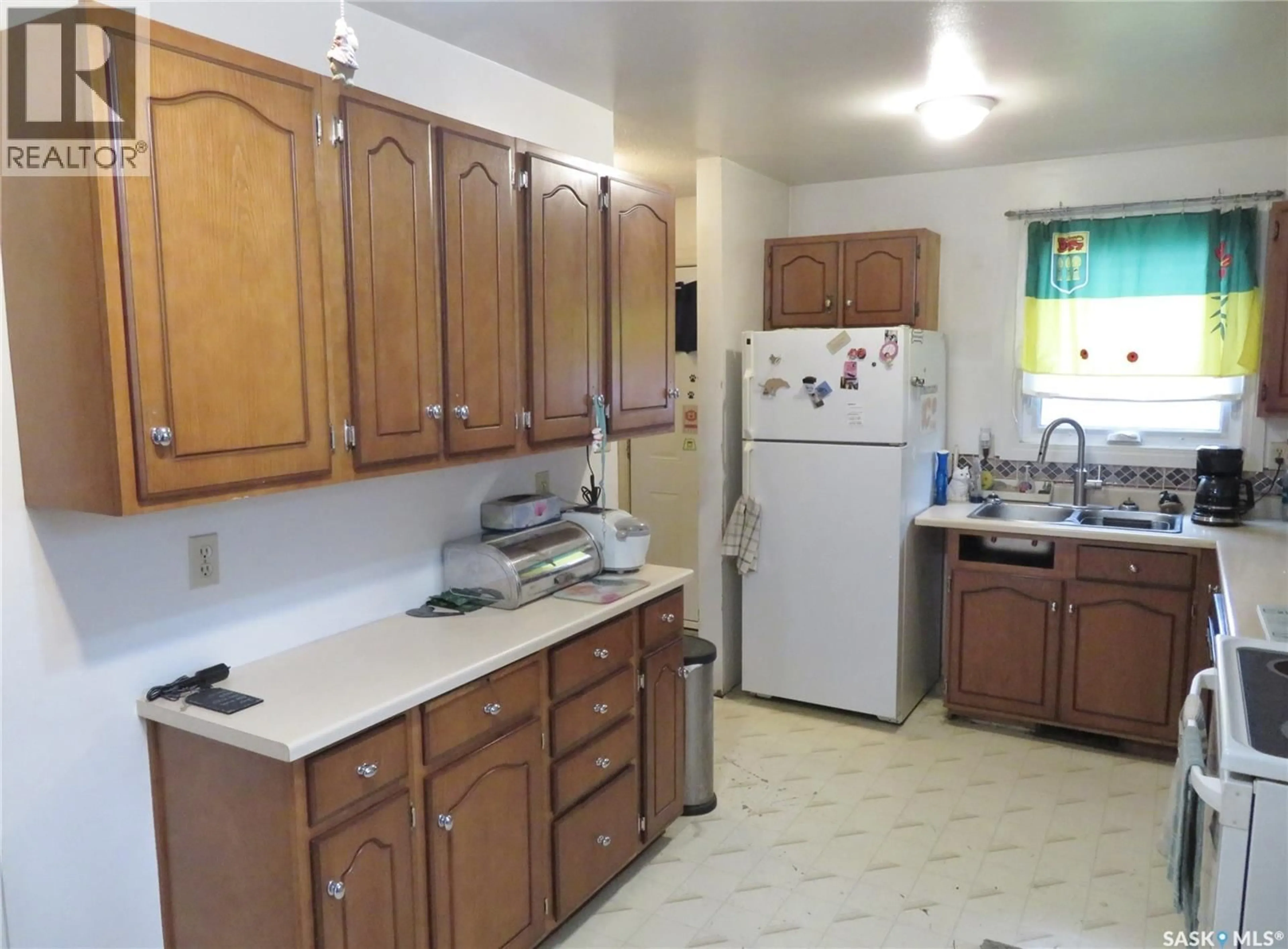 Standard kitchen, unknown for 933 MACKLEM DRIVE, Saskatoon Saskatchewan S7L4R7