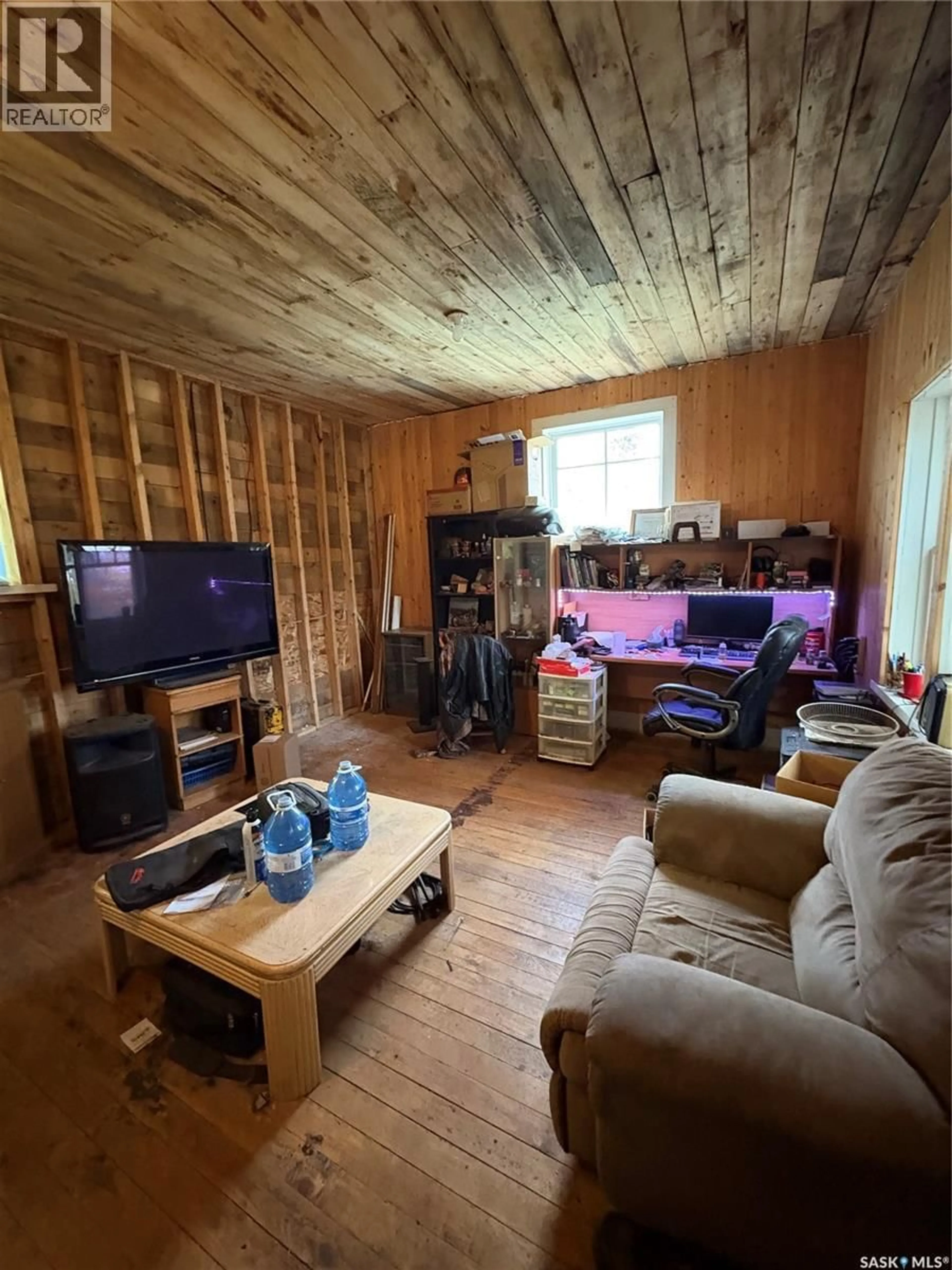 A pic of a room for 107 MAIN STREET, Hyas Saskatchewan S0A1K0