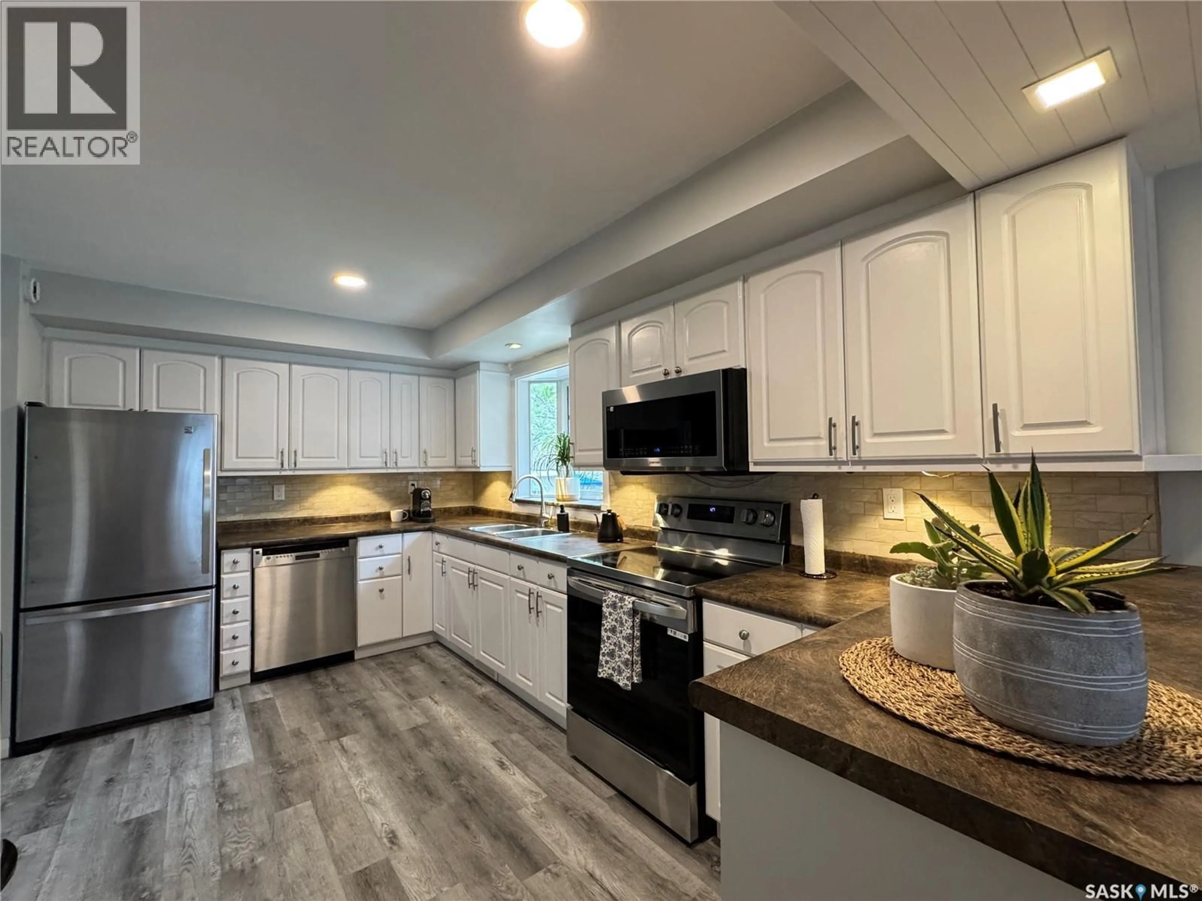Open concept kitchen, ceramic/tile floor for 3107 7TH AVENUE, Regina Saskatchewan S4N5G1