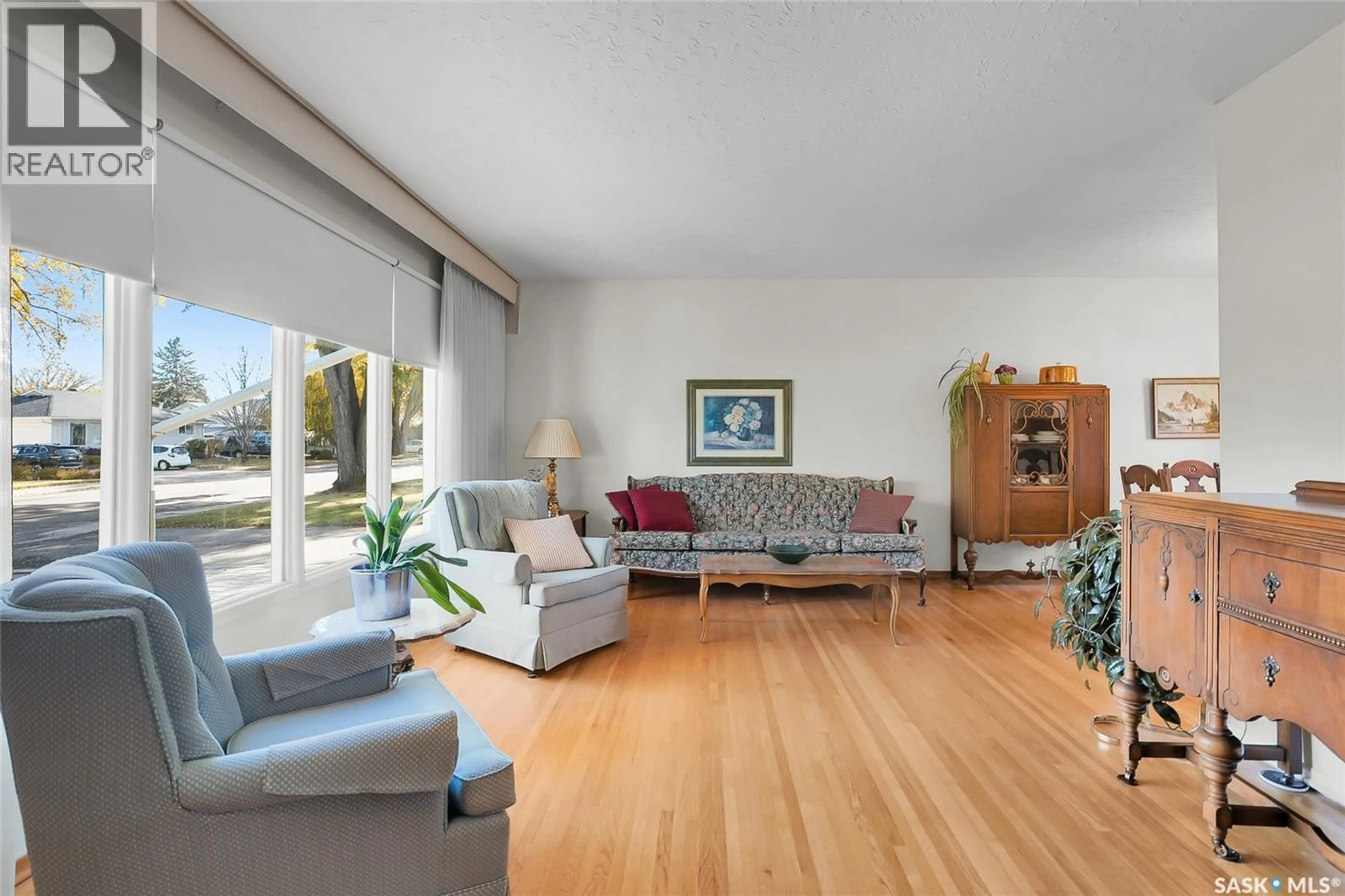 Living room with furniture, unknown for 55 MCASKILL CRESCENT, Saskatoon Saskatchewan S7J3K1