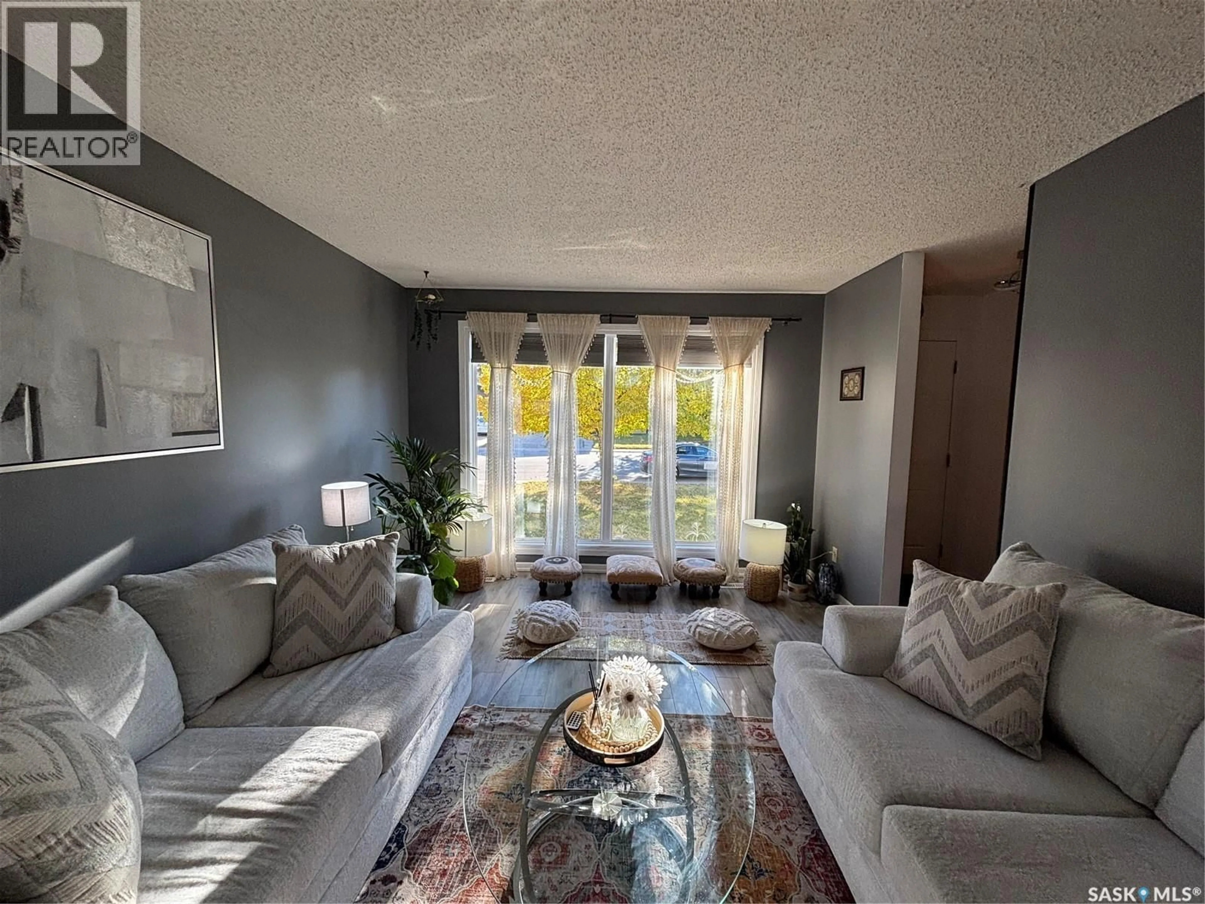 Living room with furniture, unknown for 335 AVONDALE ROAD, Saskatoon Saskatchewan S7H5B4