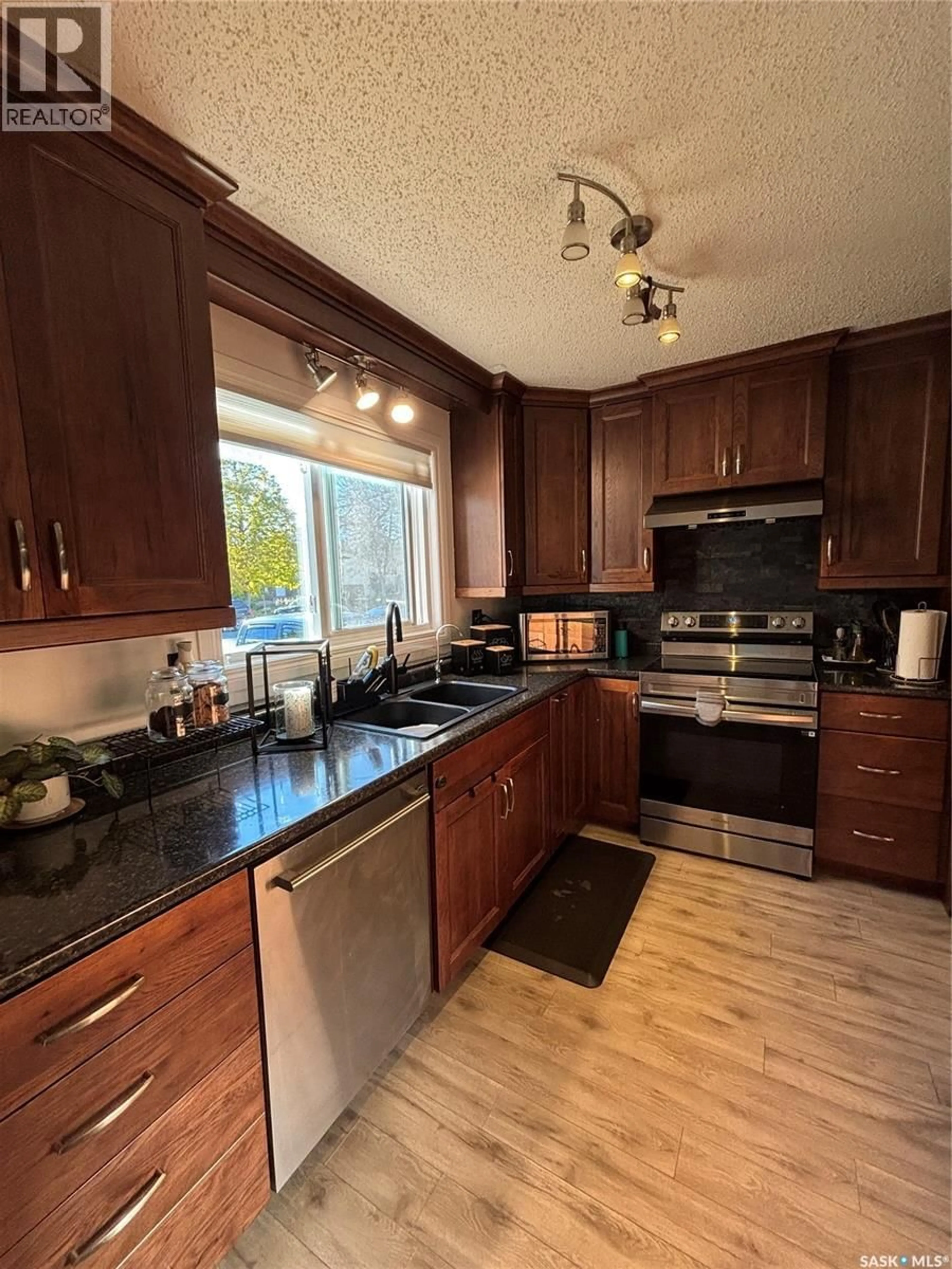 Unknown for 335 AVONDALE ROAD, Saskatoon Saskatchewan S7H5B4