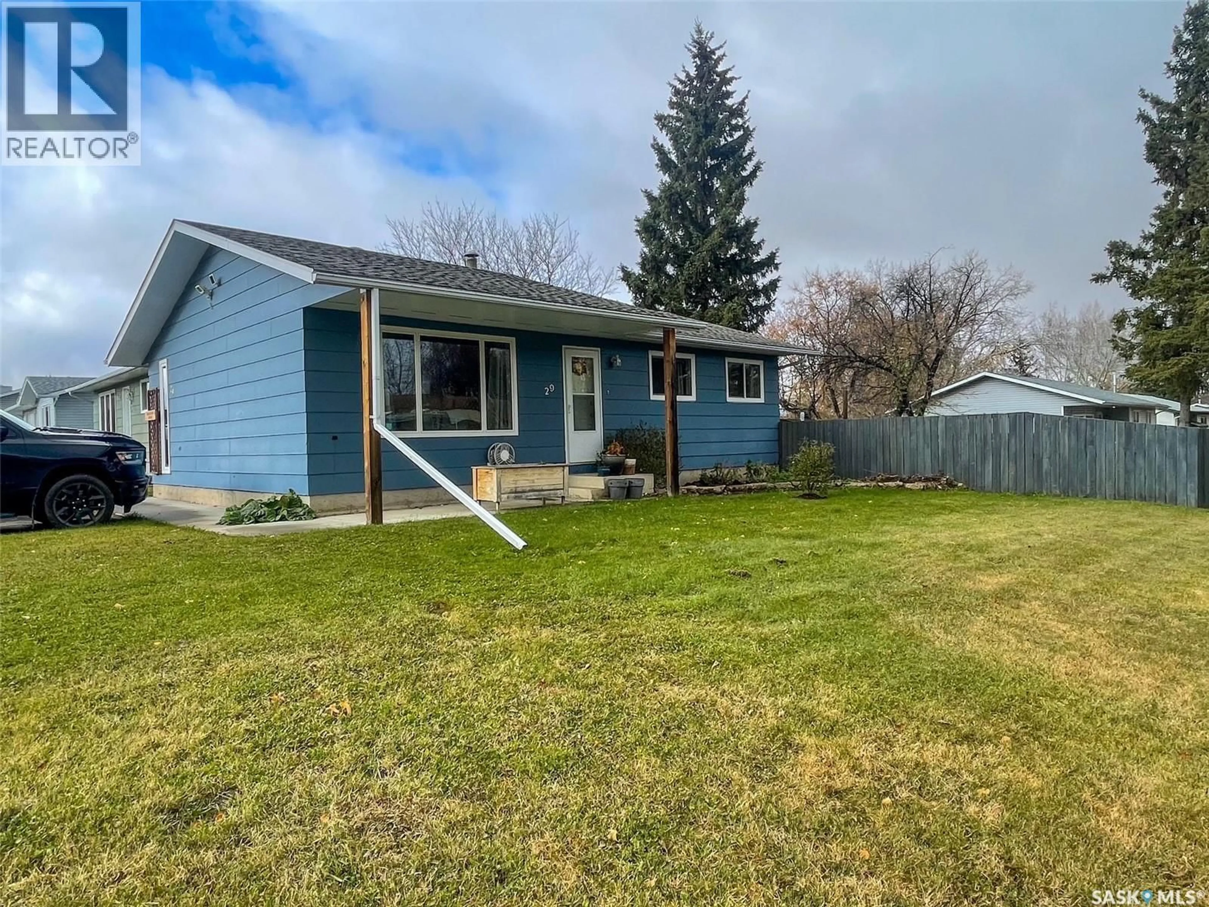 A pic from outside/outdoor area/front of a property/back of a property/a pic from drone, street for 29 DUNFIELD CRESCENT, Meadow Lake Saskatchewan S9X1E3