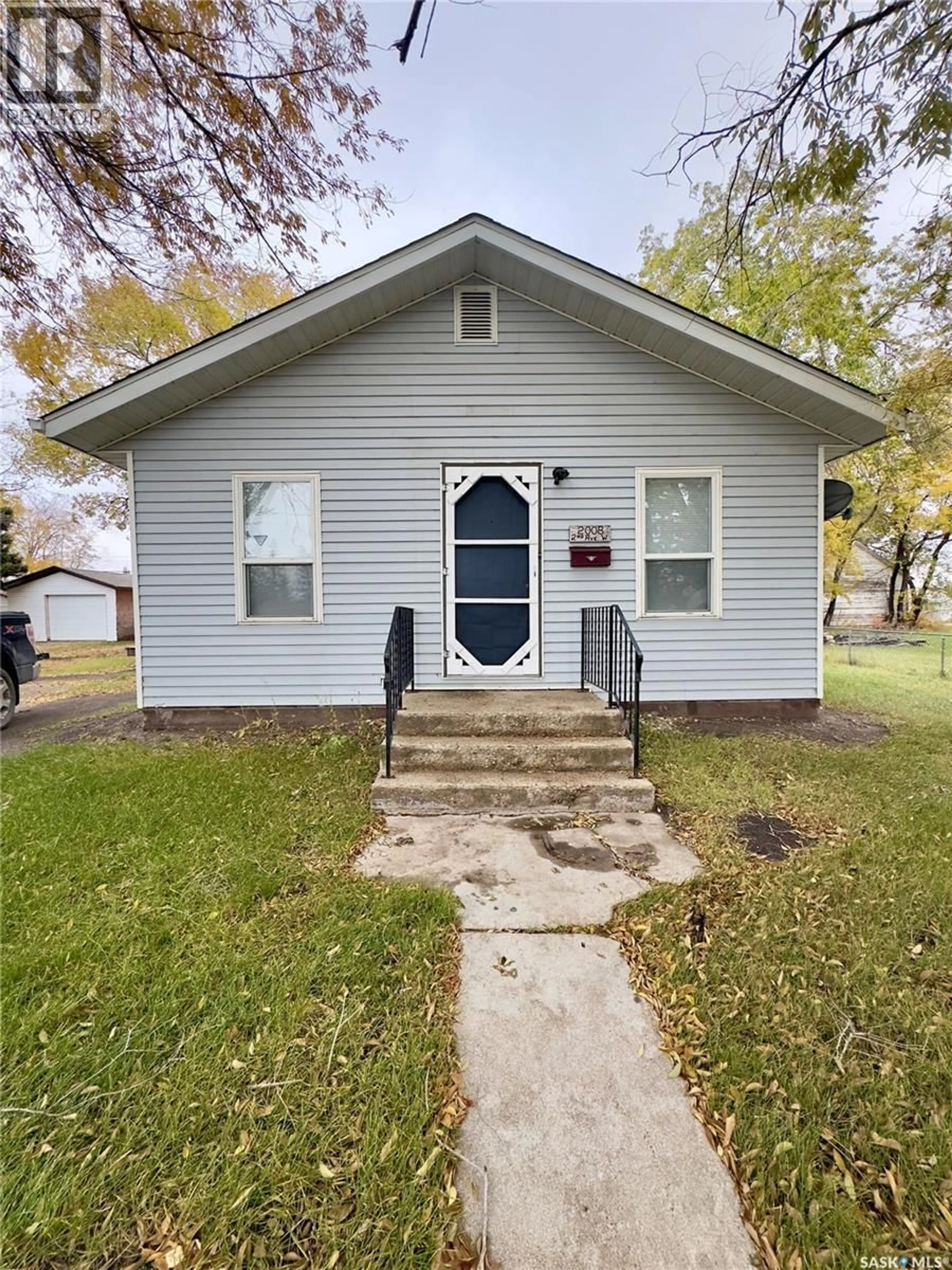 Home with vinyl exterior material, street for 2008 2ND AVENUE, Waldheim Saskatchewan S0K4R0