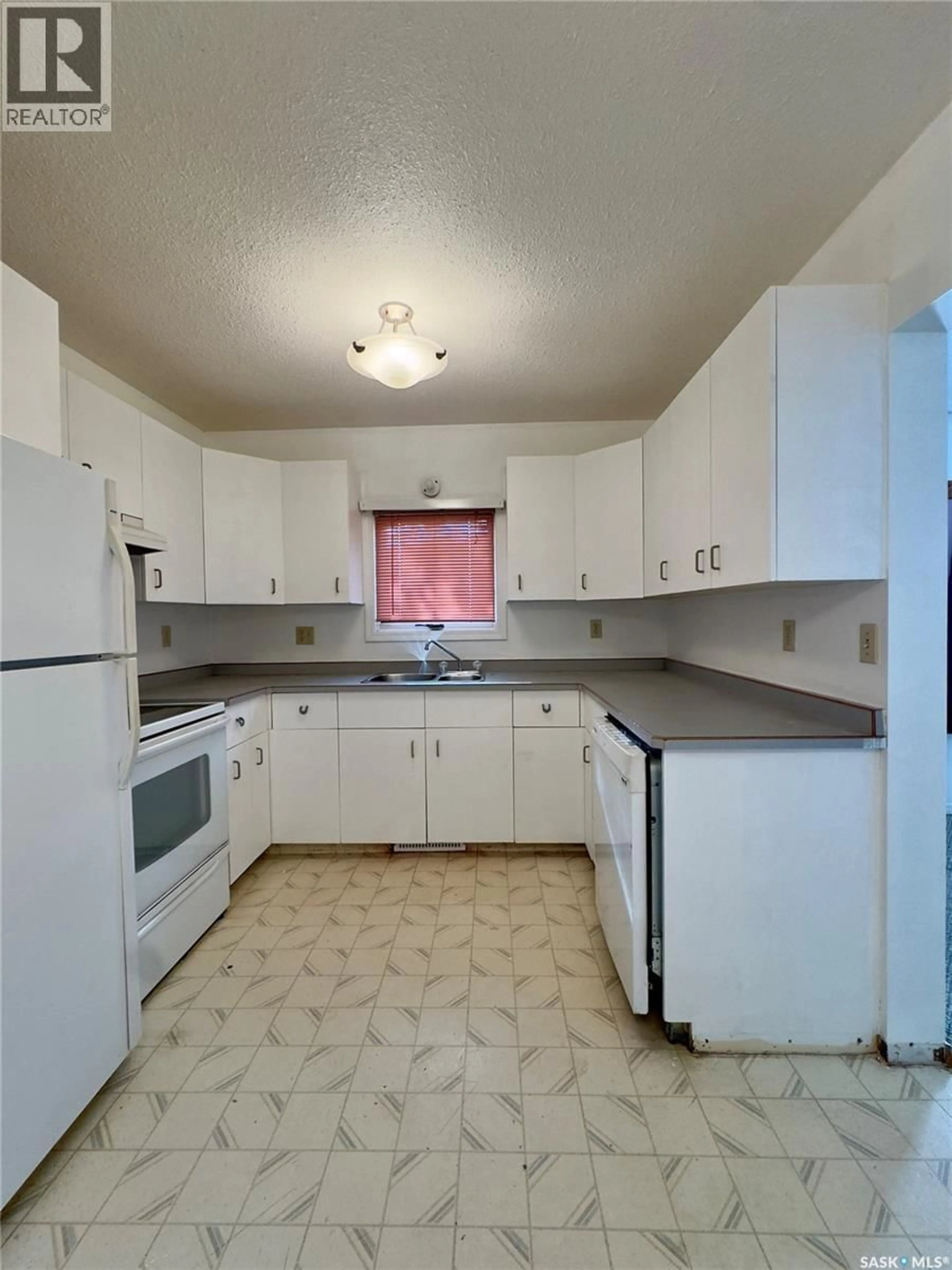 Standard kitchen, unknown for 2008 2ND AVENUE, Waldheim Saskatchewan S0K4R0